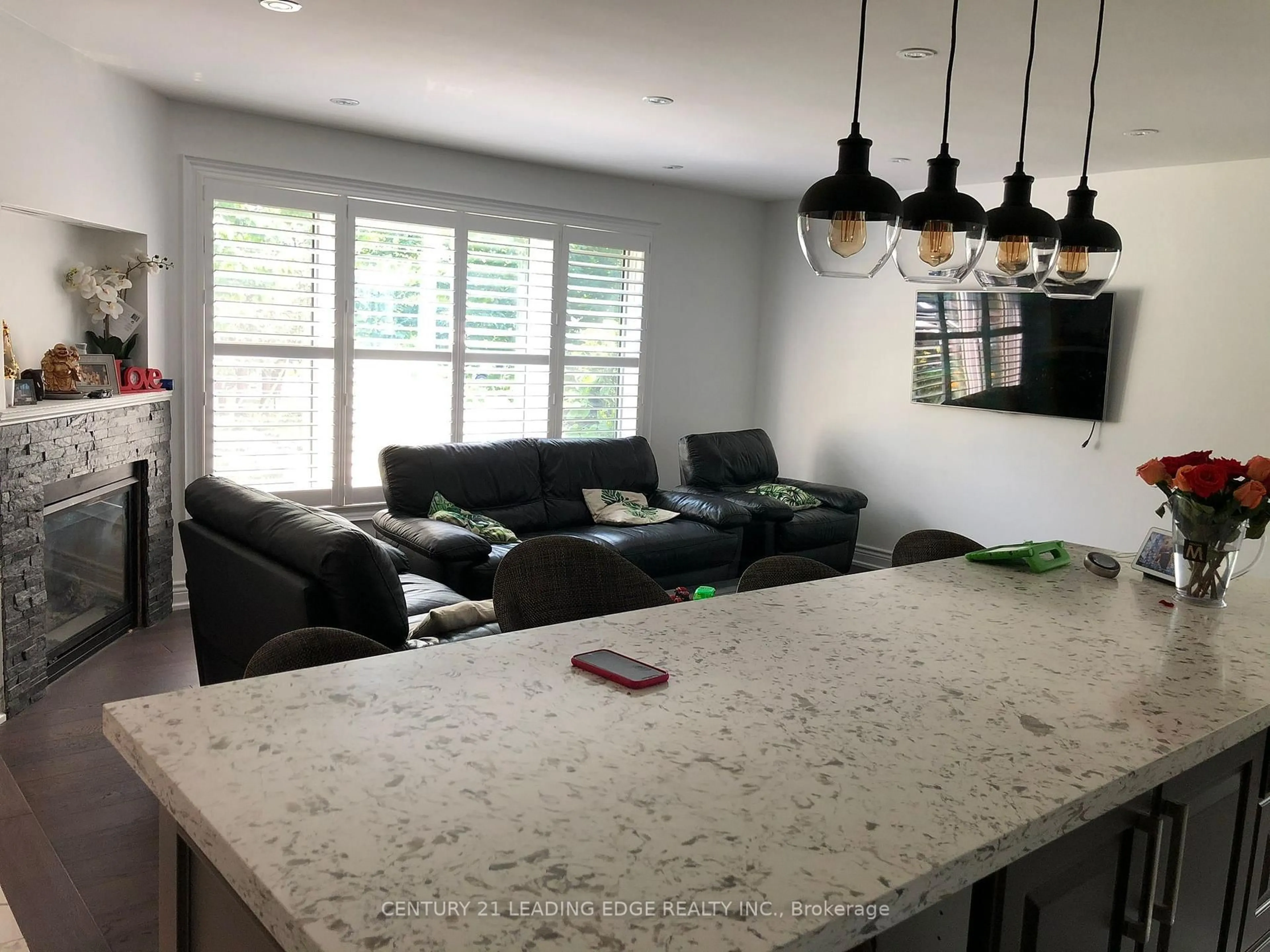 Open concept kitchen, unknown for 600 Dunlop St, Whitby Ontario L1N 1S9