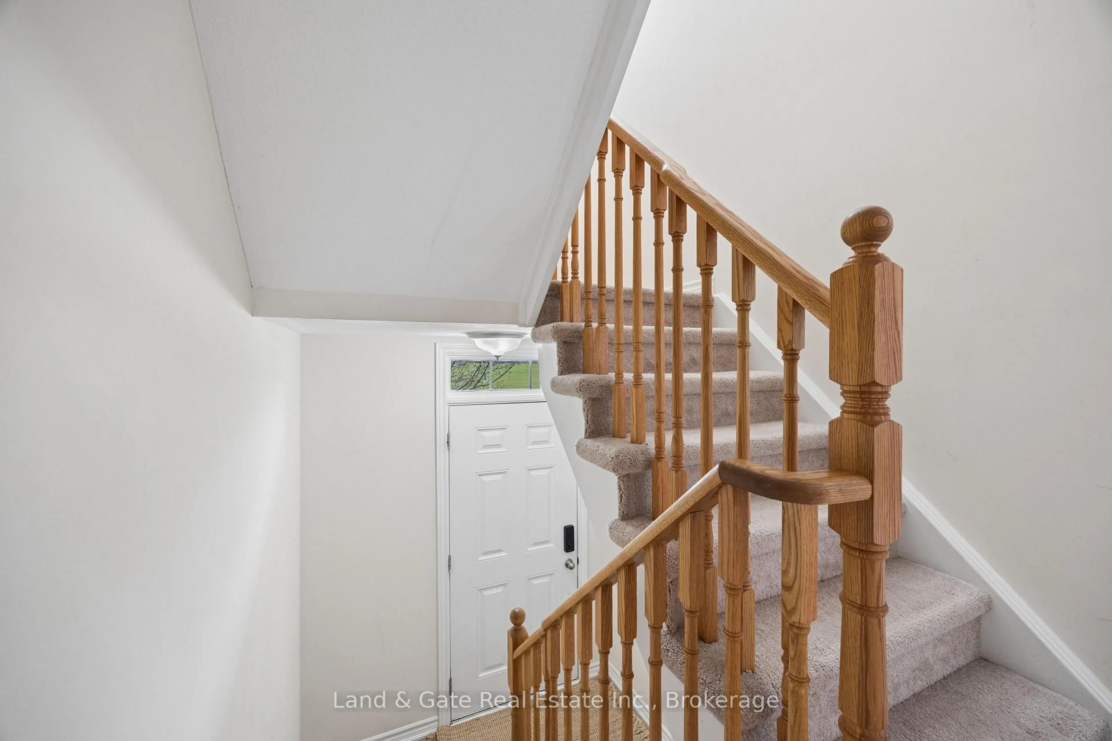 Unknown for 495 Mearns Ave, Clarington Ontario L1C 5M5