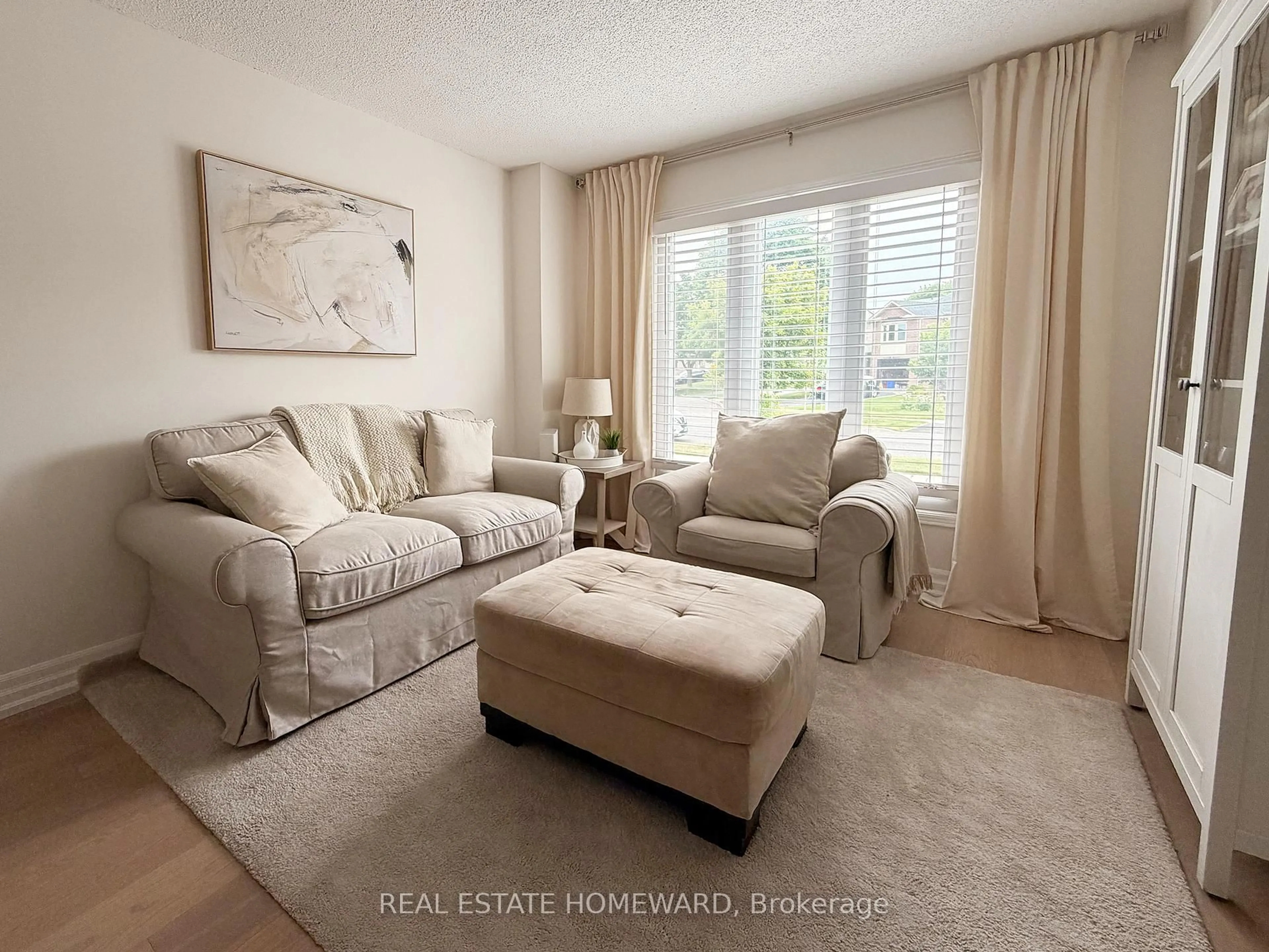 Living room with furniture, unknown for 867 White Ash Dr, Whitby Ontario L1N 7L8