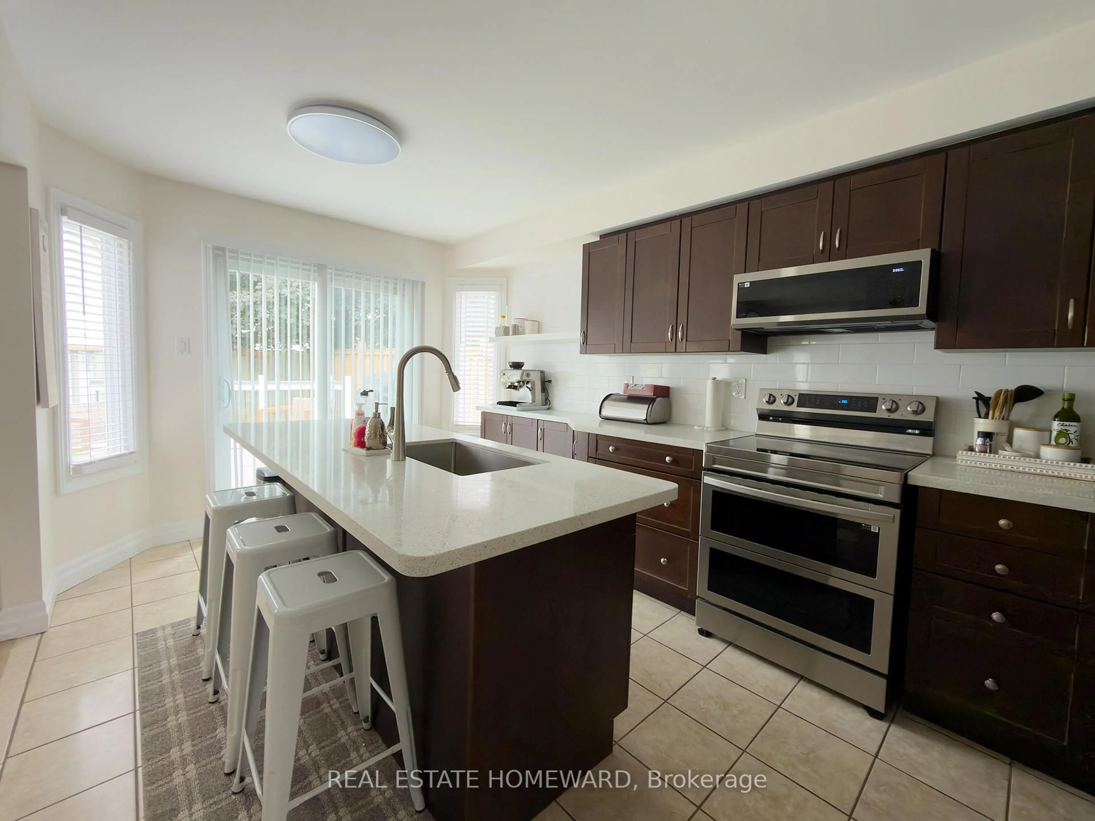Unknown for 867 White Ash Dr, Whitby Ontario L1N 7L8