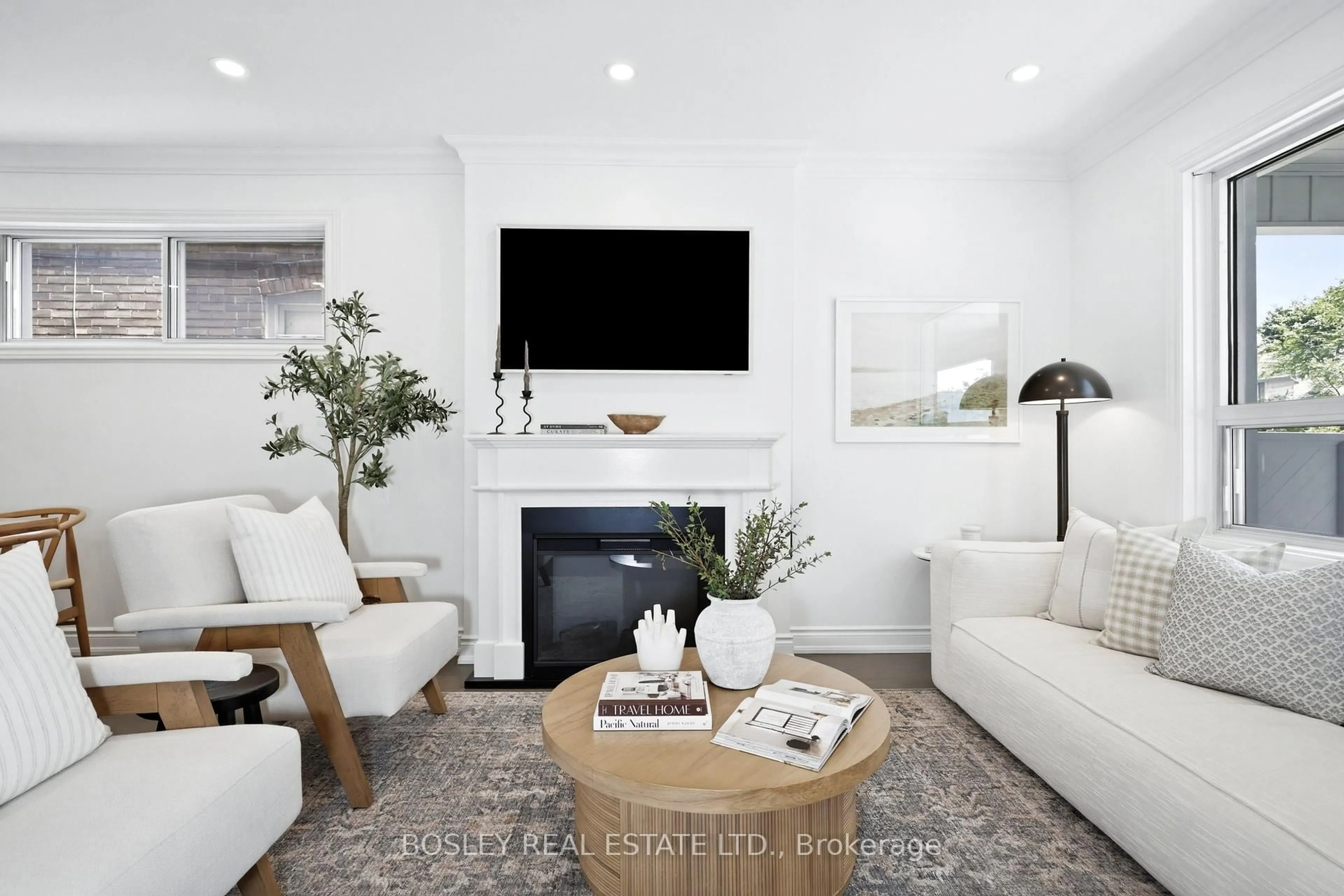 Living room with furniture, unknown for 682 Milverton Blvd, Toronto Ontario M4C 1X9