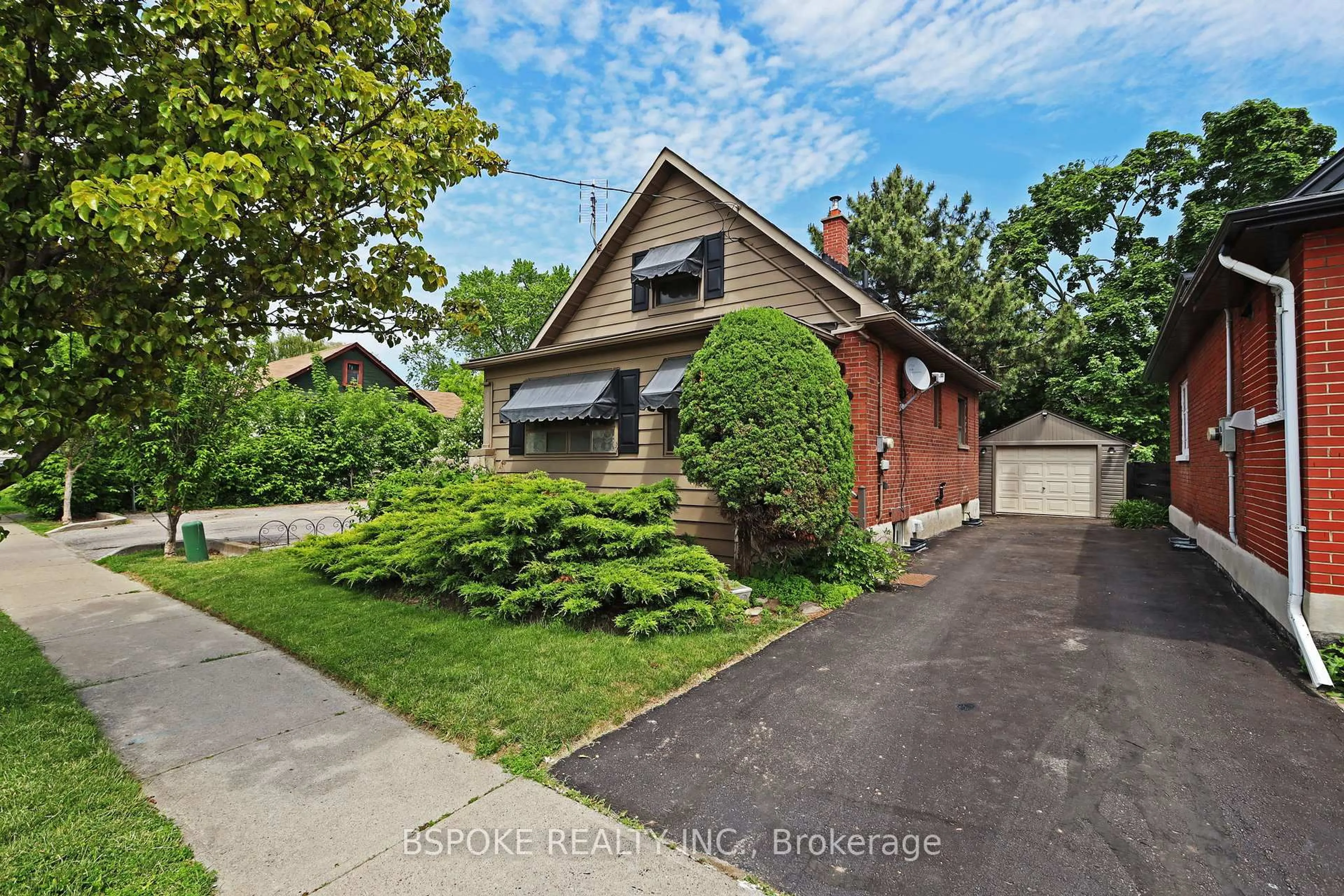 Home with brick exterior material, street for 47 Gladstone Ave, Oshawa Ontario L1J 4E4