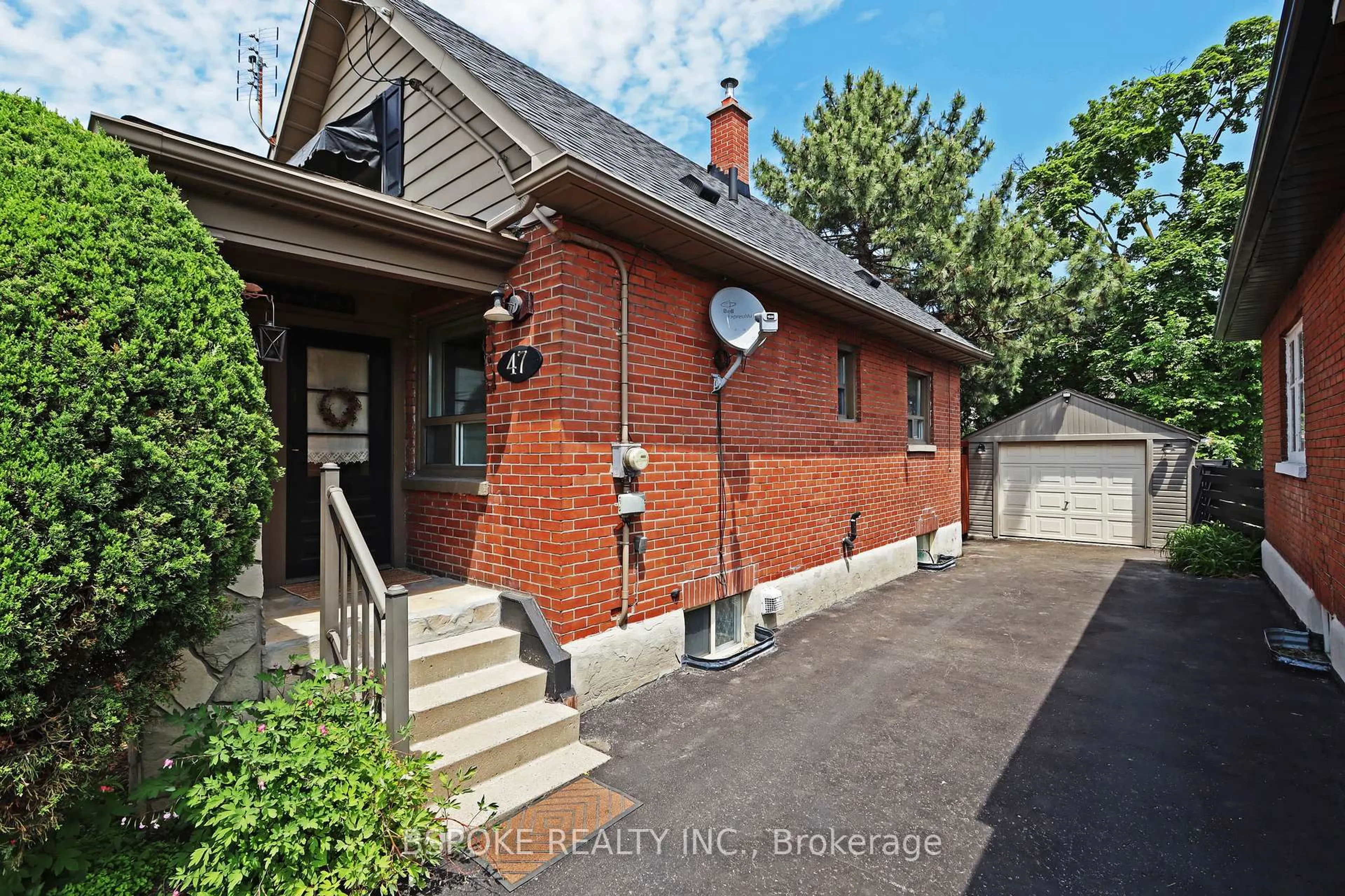 Home with brick exterior material, street for 47 Gladstone Ave, Oshawa Ontario L1J 4E4