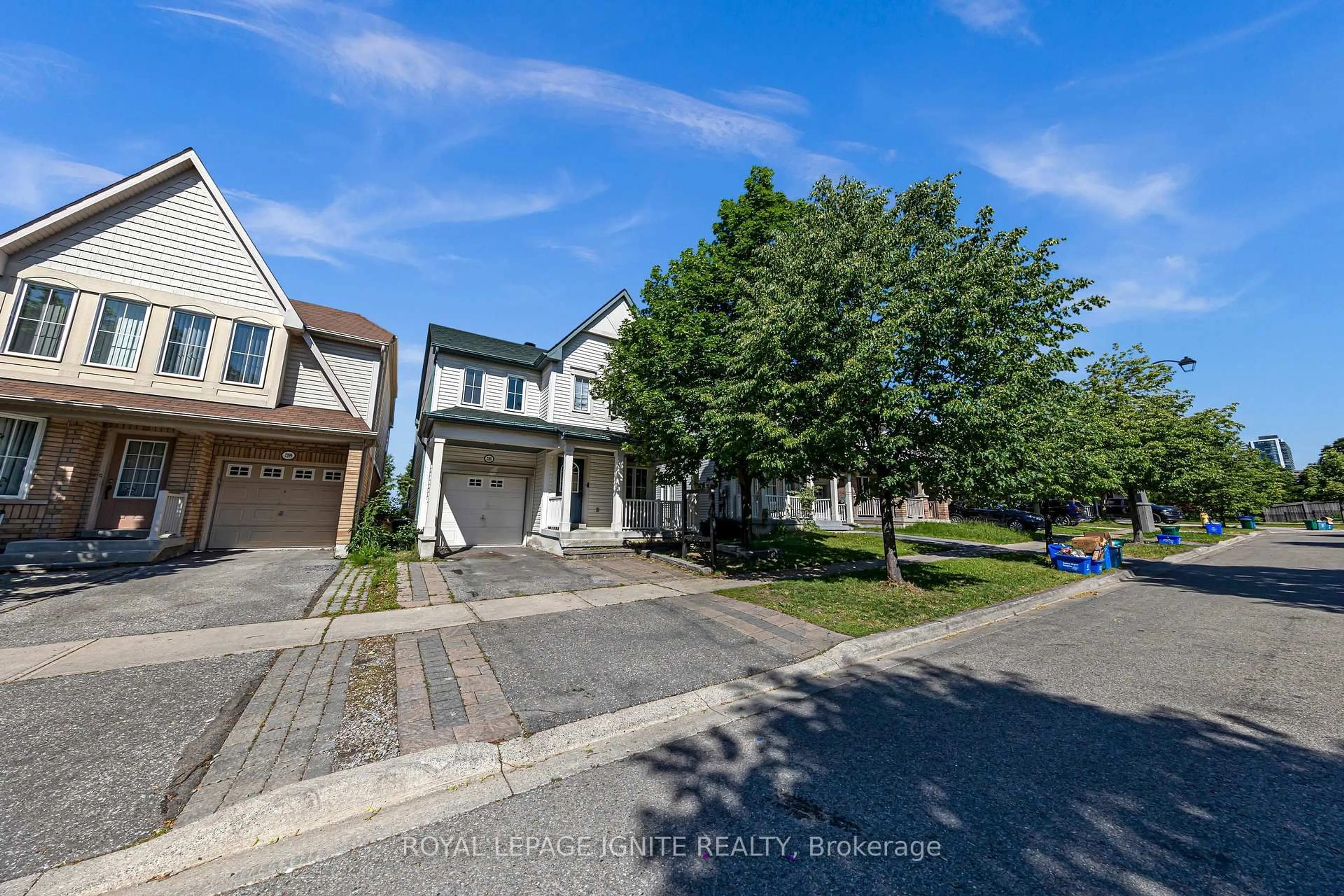A pic from outside/outdoor area/front of a property/back of a property/a pic from drone, street for 2395 Winlord Pl, Oshawa Ontario L1L 0B9