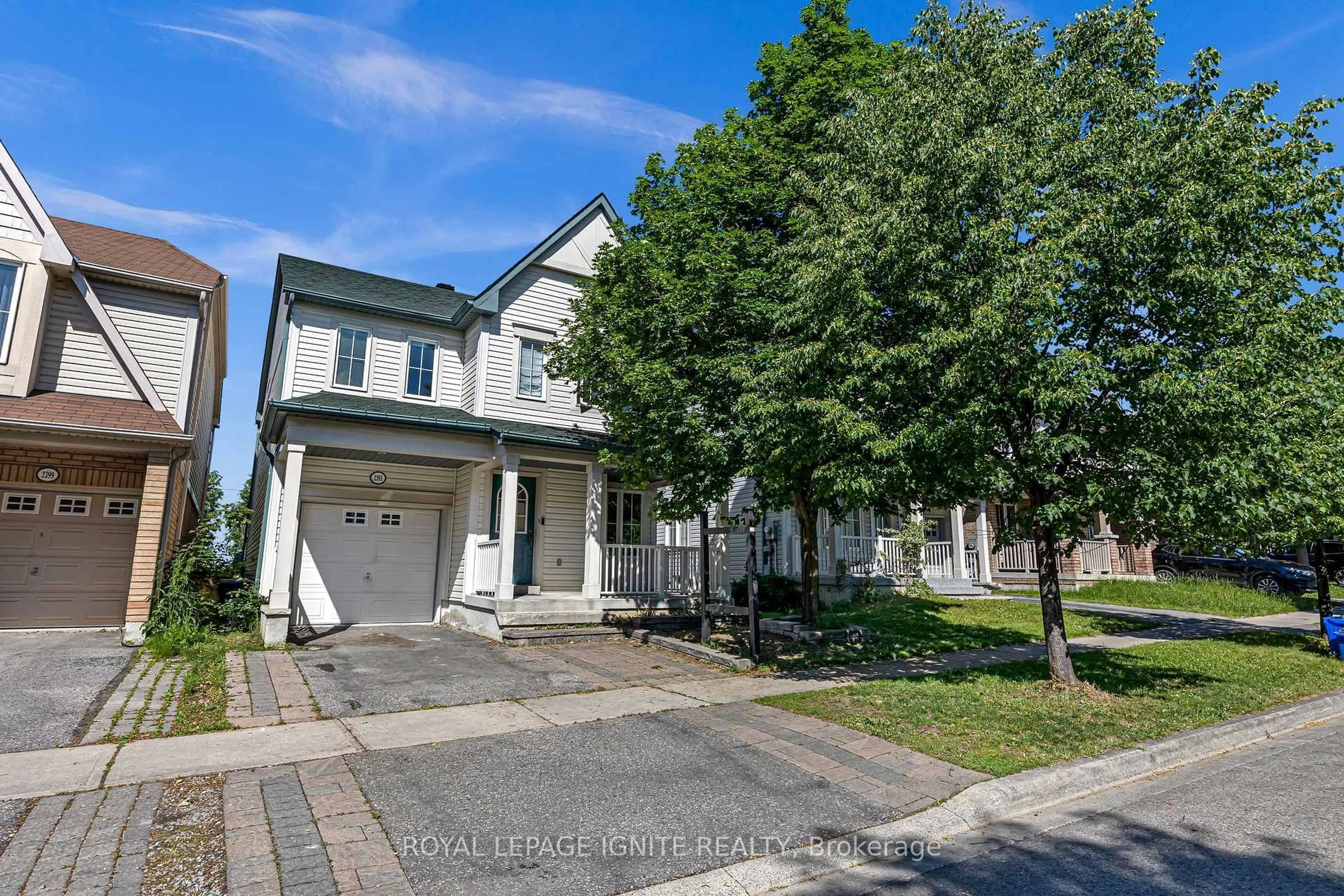 A pic from outside/outdoor area/front of a property/back of a property/a pic from drone, street for 2395 Winlord Pl, Oshawa Ontario L1L 0B9
