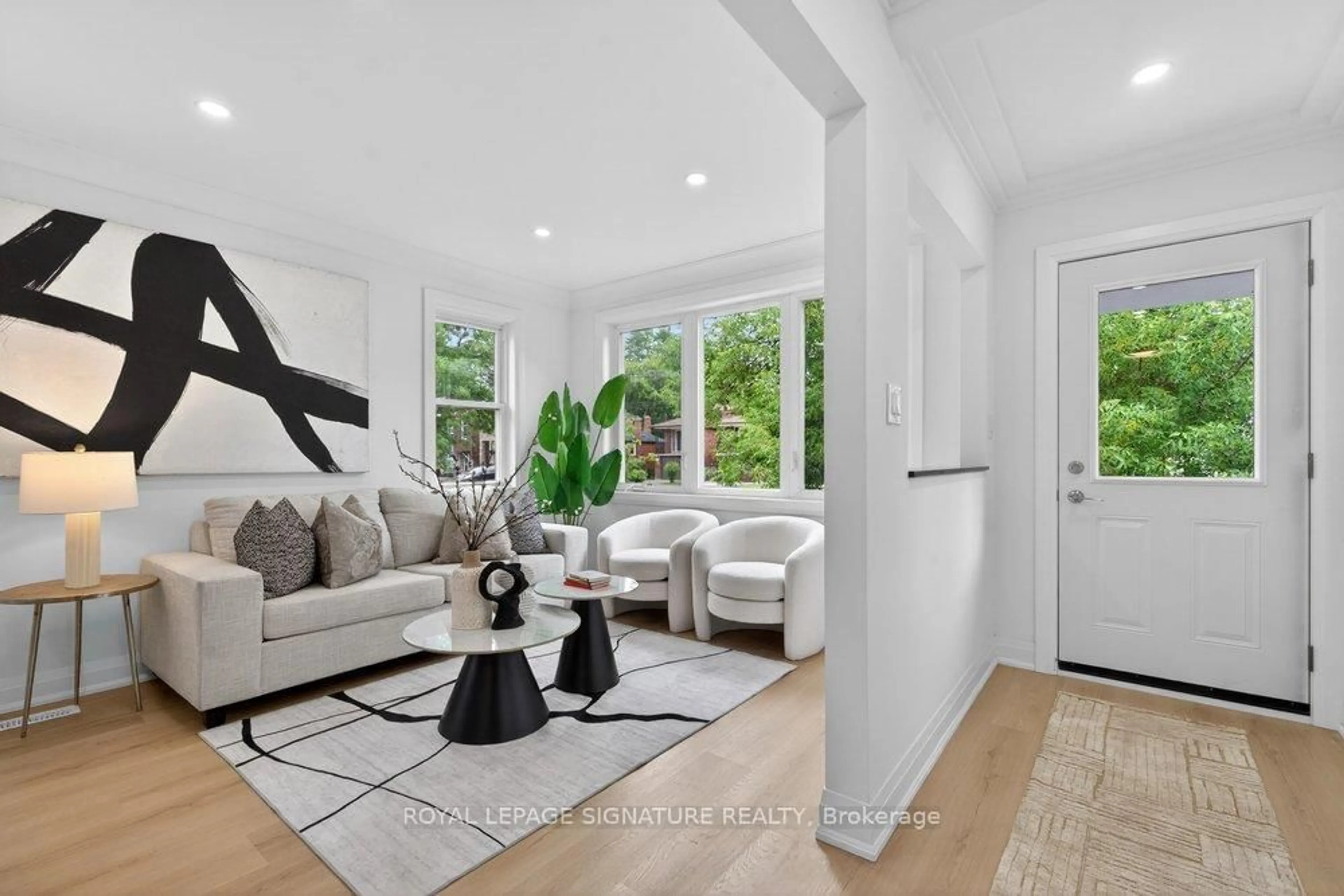 Living room with furniture, unknown for 297 Kennedy Rd, Toronto Ontario M1N 3P6