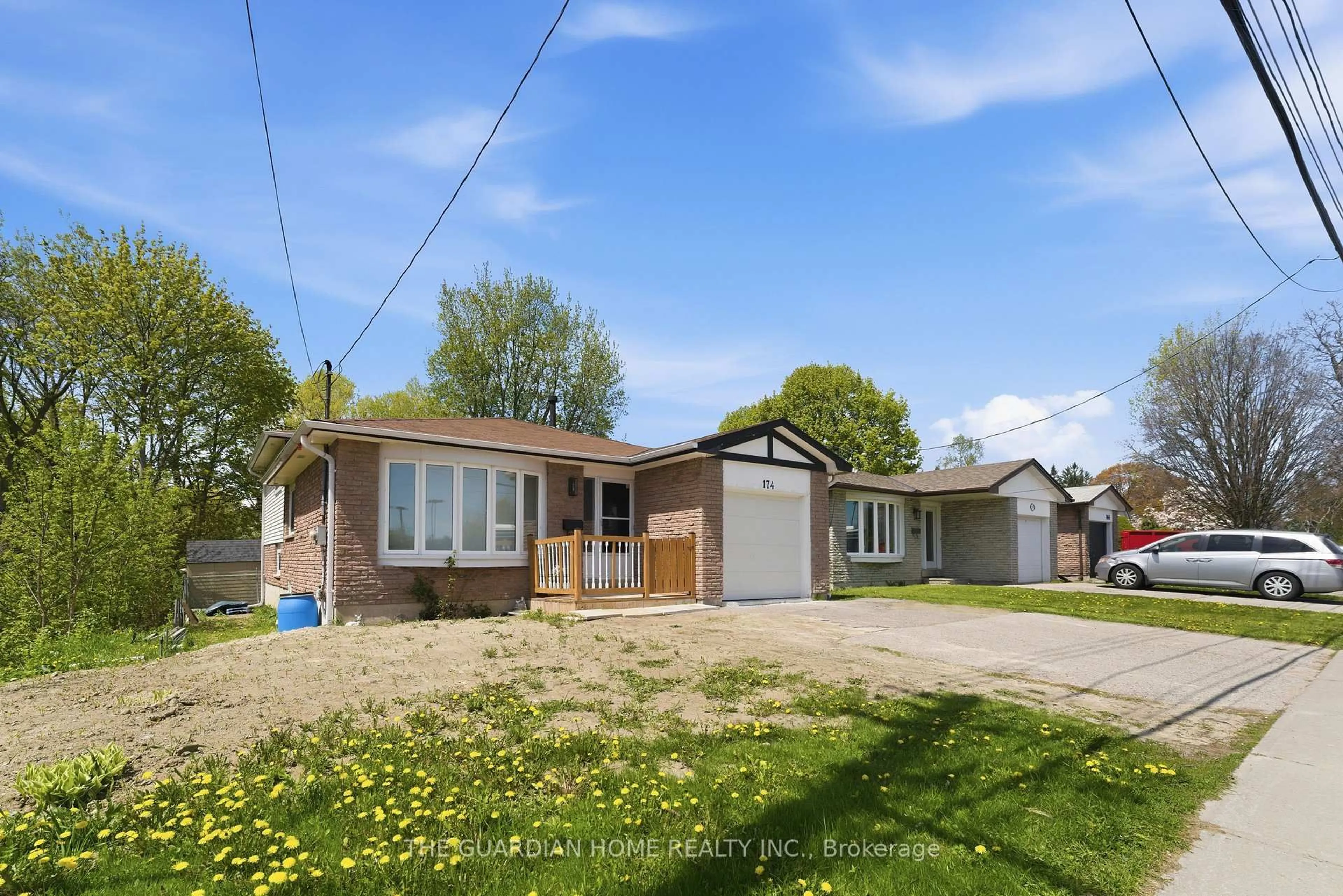 A pic from outside/outdoor area/front of a property/back of a property/a pic from drone, street for 174 Harmony Rd, Oshawa Ontario L1H 6T5