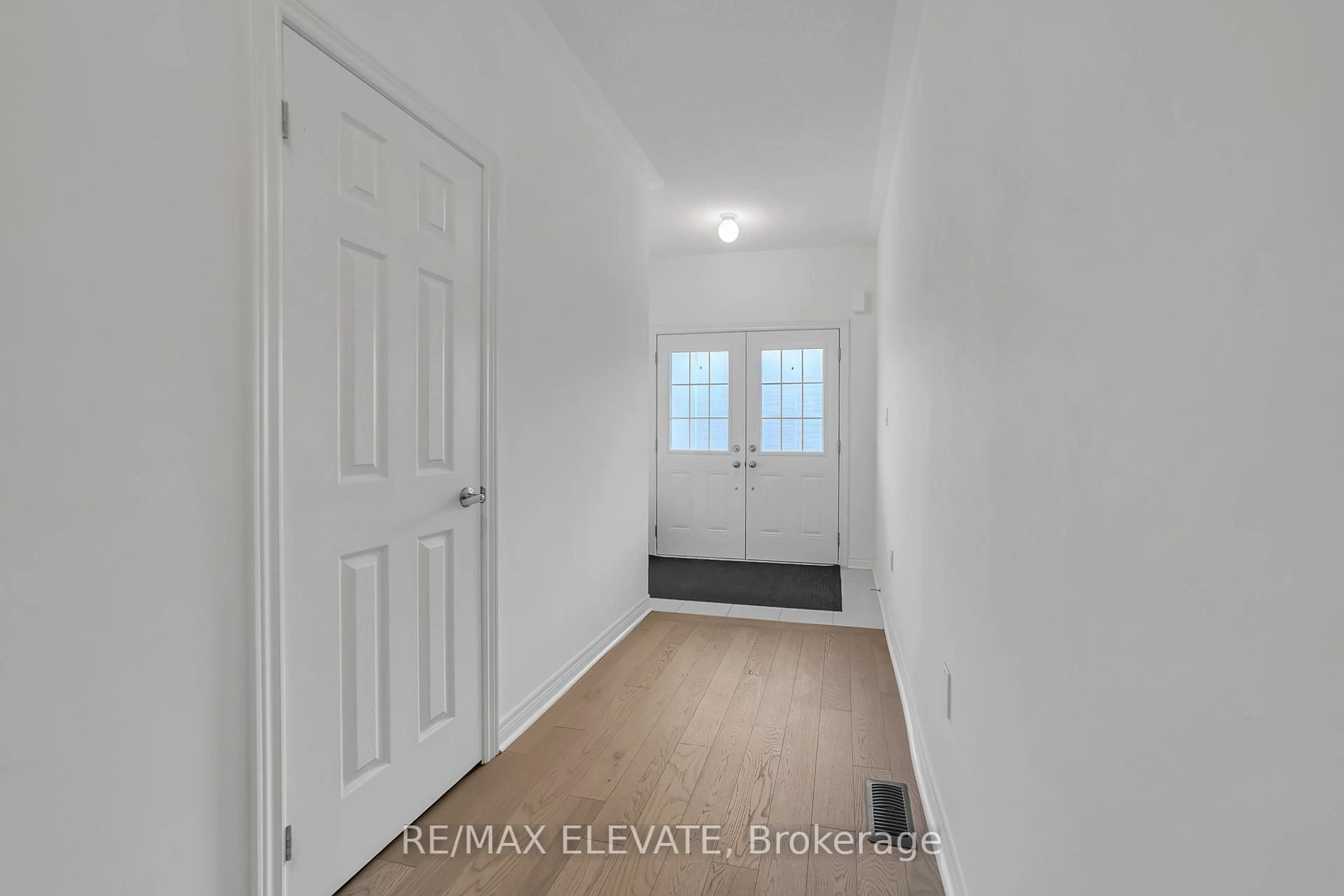 Indoor entryway for 1208 Jim Brewster Circ, Oshawa Ontario L1K 1A5