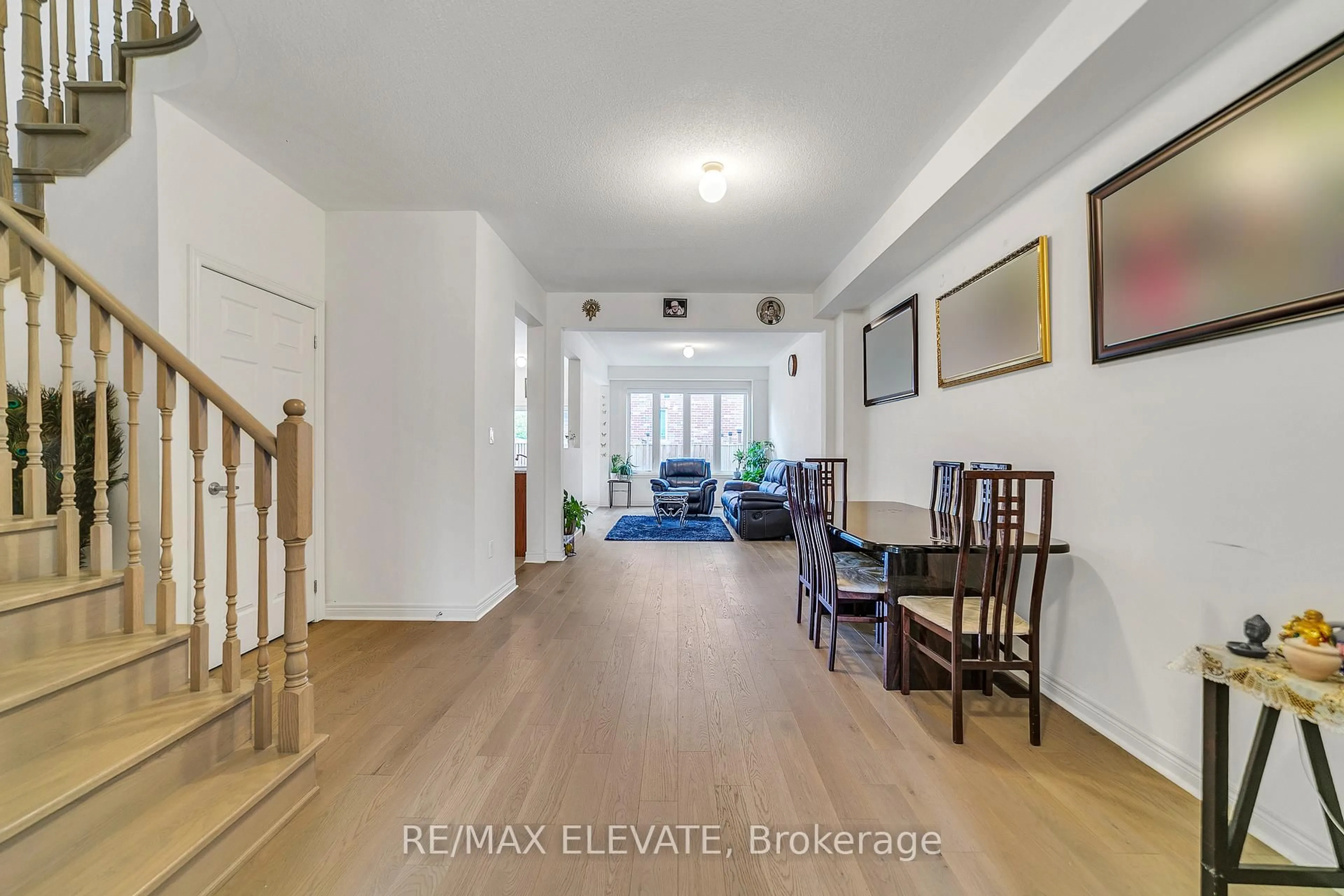 Indoor foyer for 1208 Jim Brewster Circ, Oshawa Ontario L1K 1A5