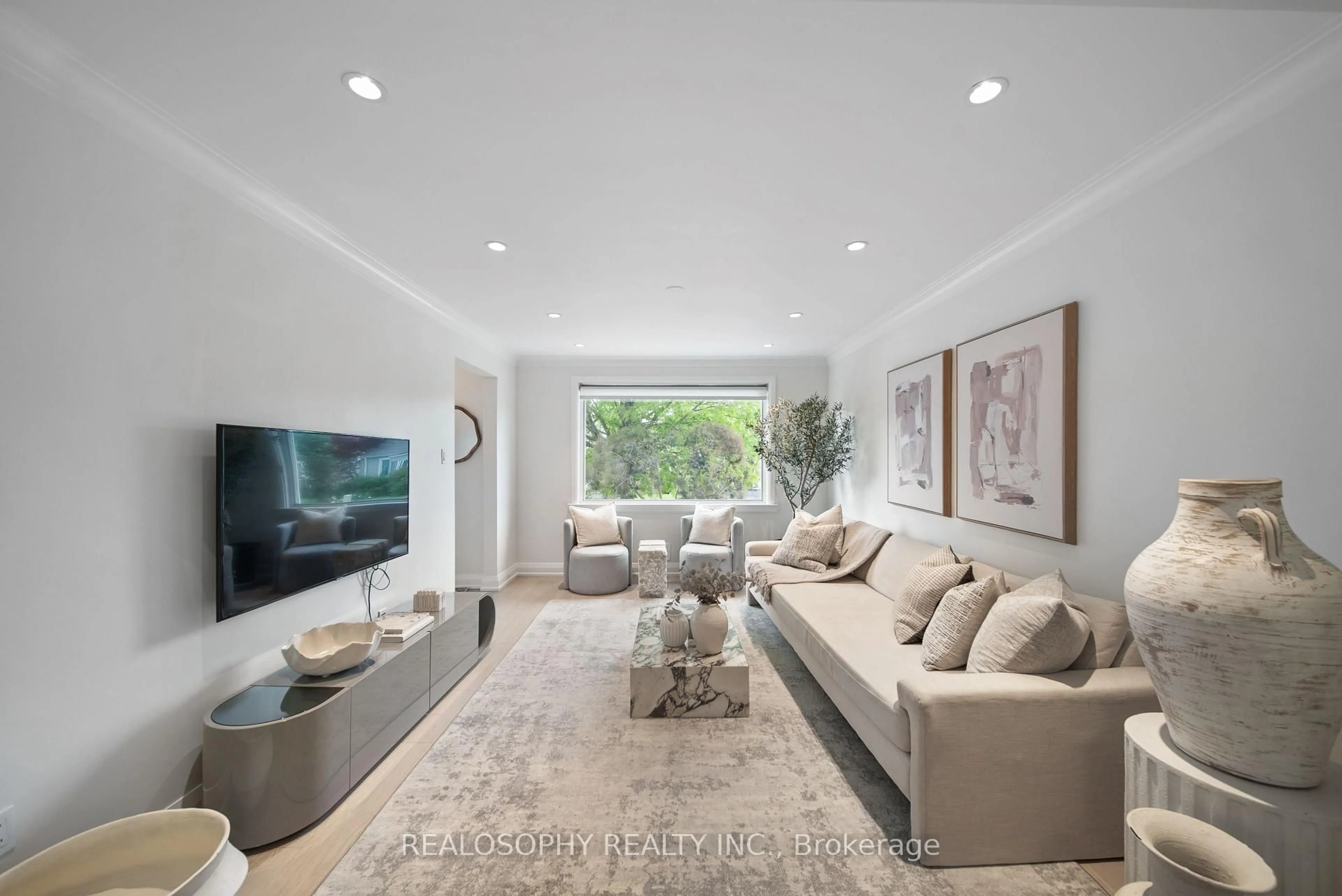 Living room with furniture, unknown for 69 Squires Ave, Toronto Ontario M4B 2R7