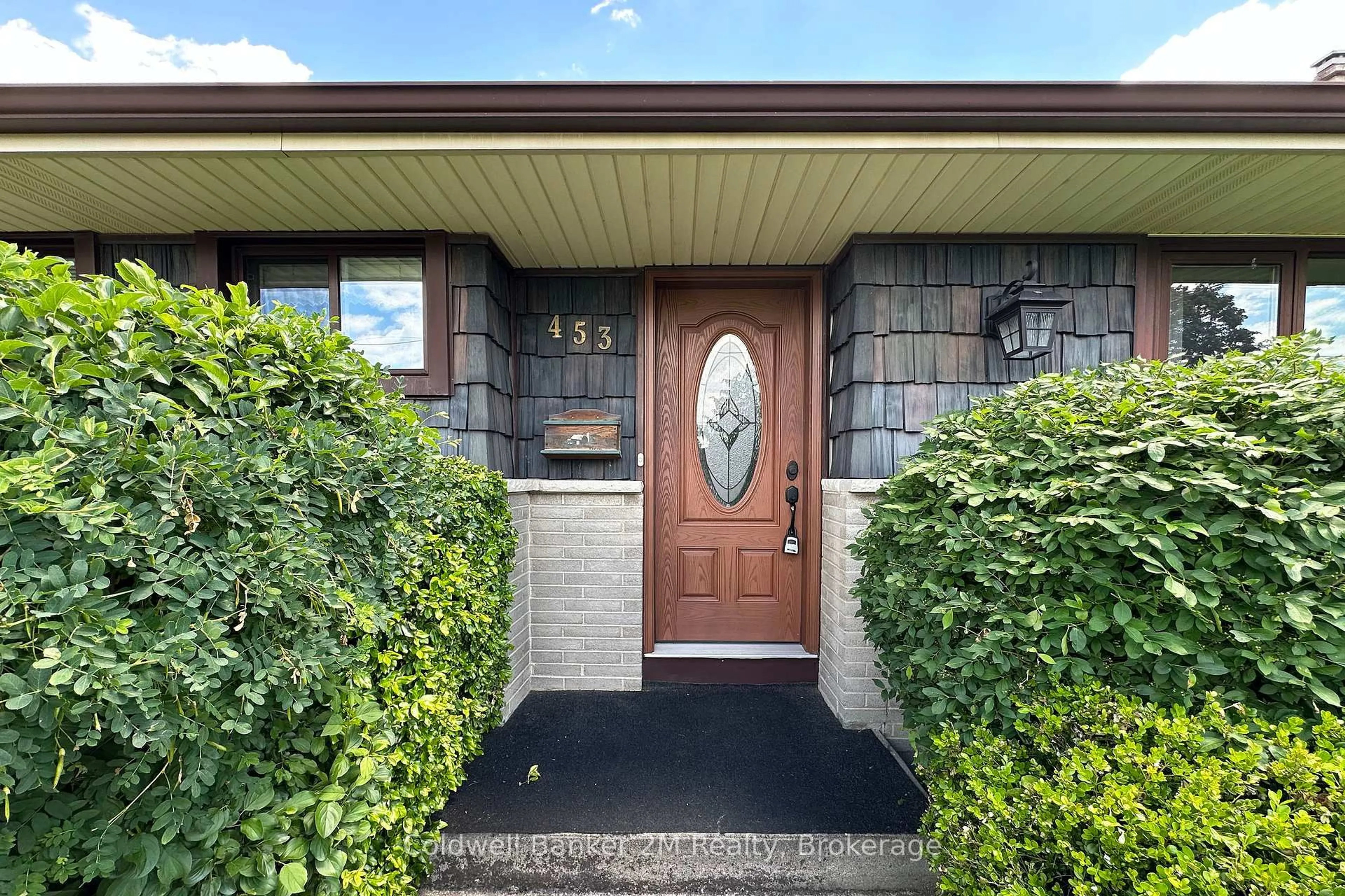 Indoor entryway for 453 Rosmere St, Oshawa Ontario L1J 5H4