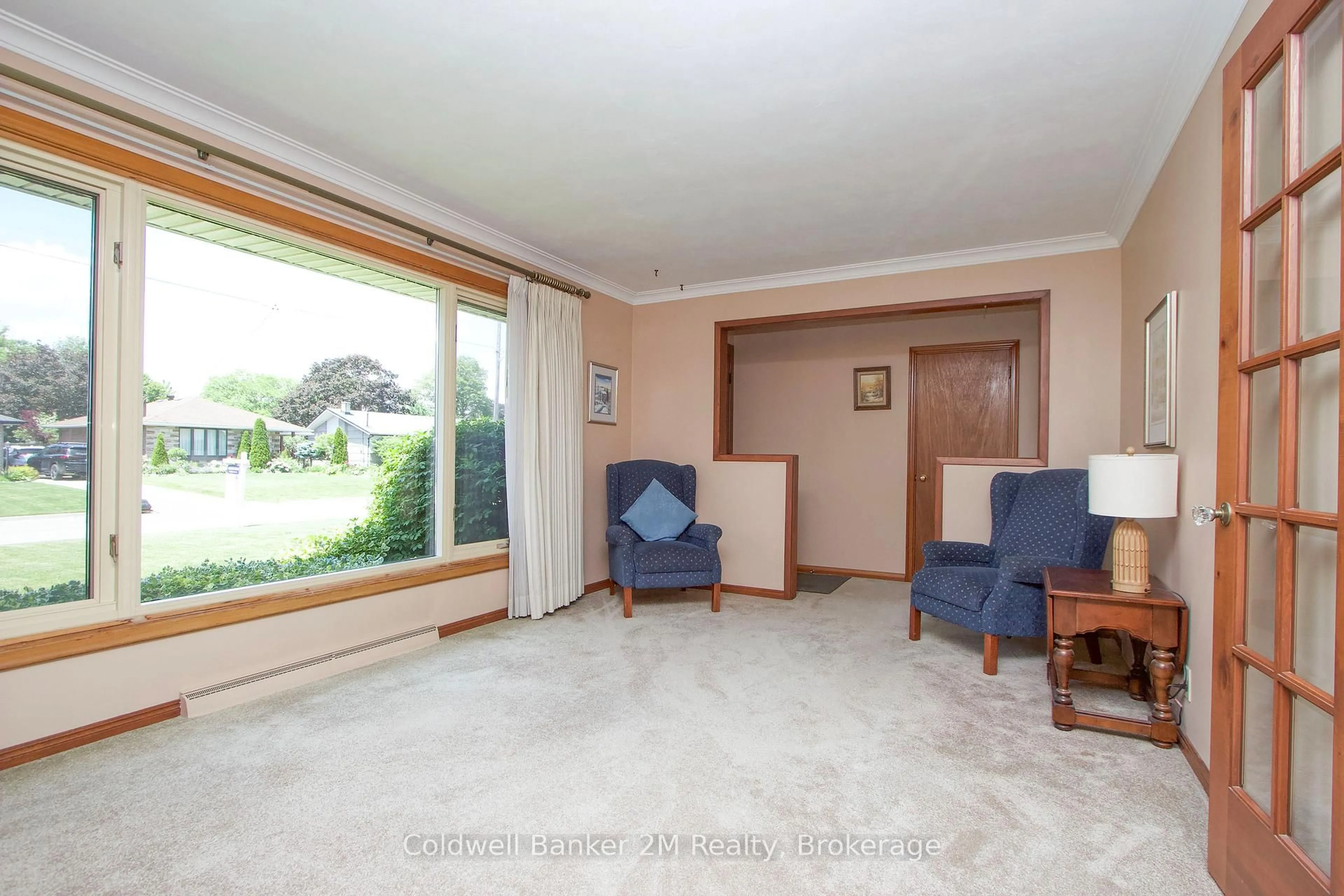 Living room with furniture, unknown for 453 Rosmere St, Oshawa Ontario L1J 5H4