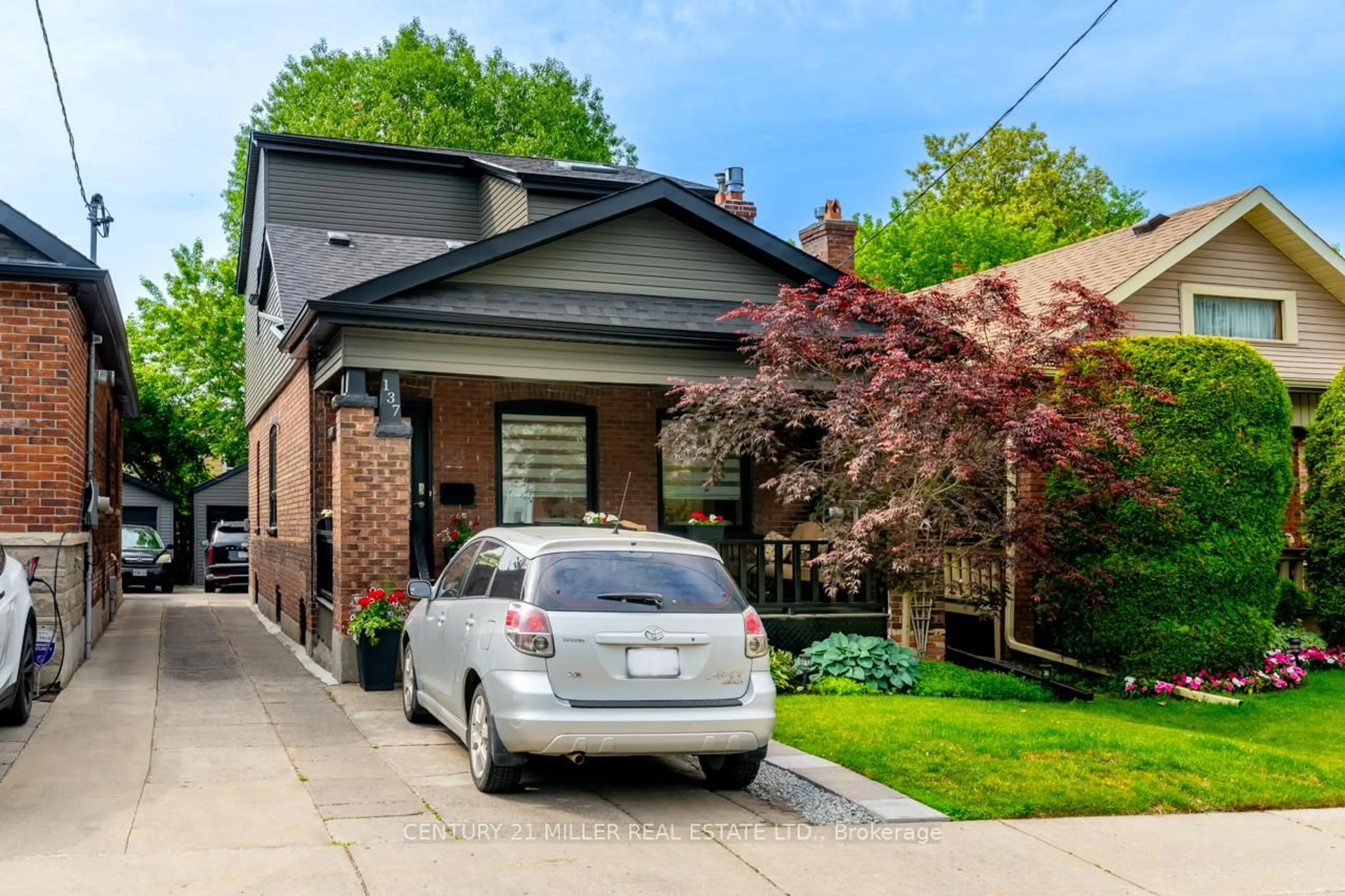 Home with brick exterior material, street for 137 Springdale Blvd, Toronto Ontario M4J 1W8