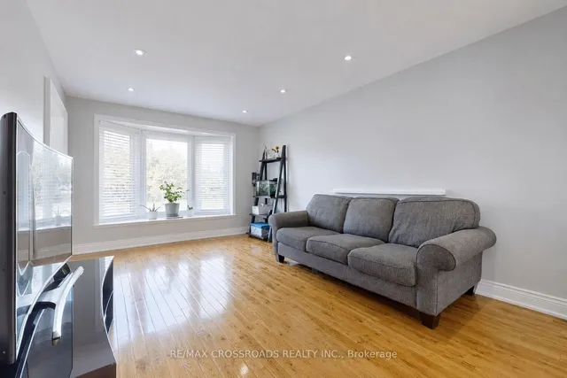 49 King Louis Cres, Toronto 5