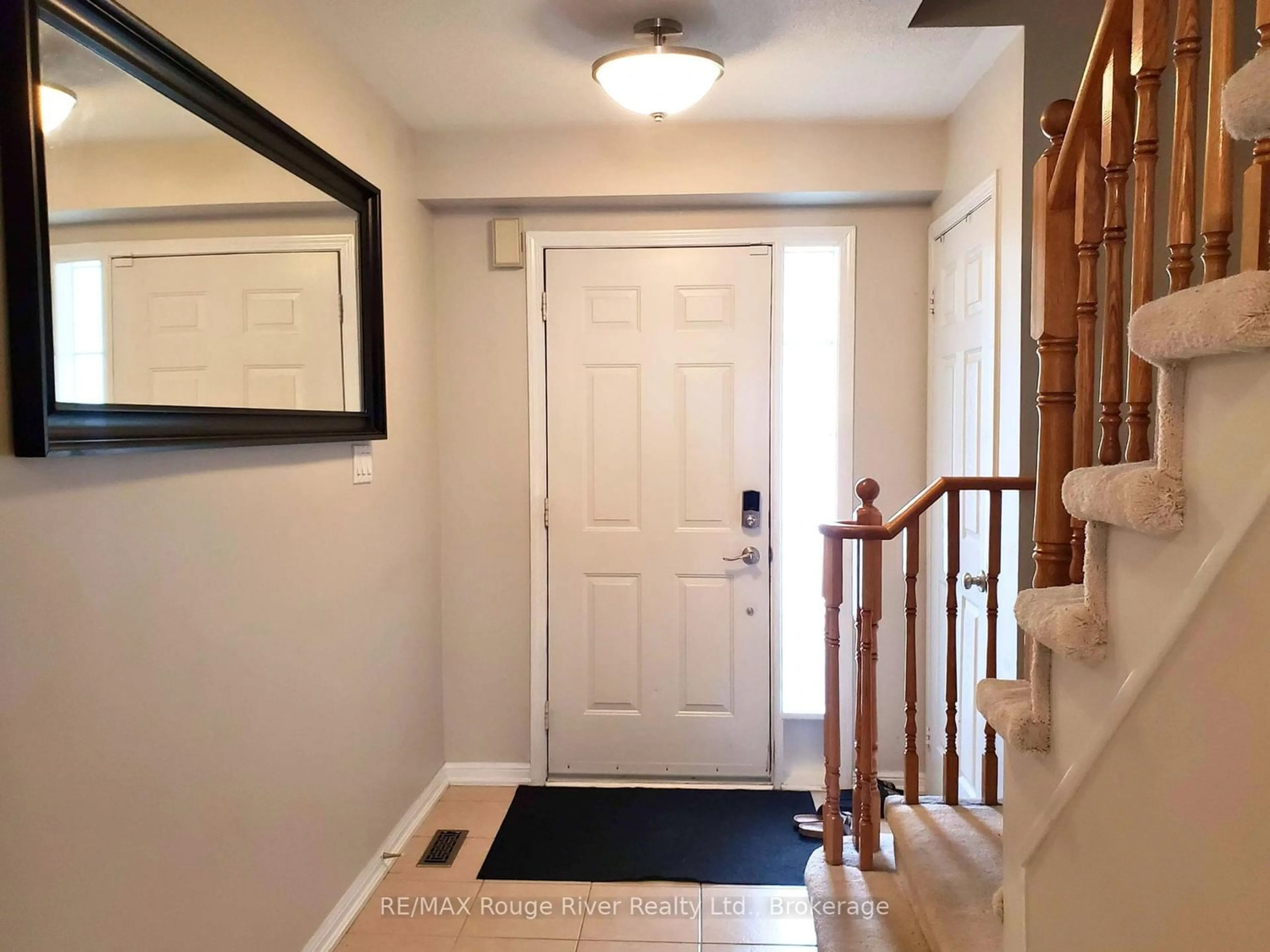 Indoor entryway for 115 Kirkland Pl, Whitby Ontario L1P 1W9