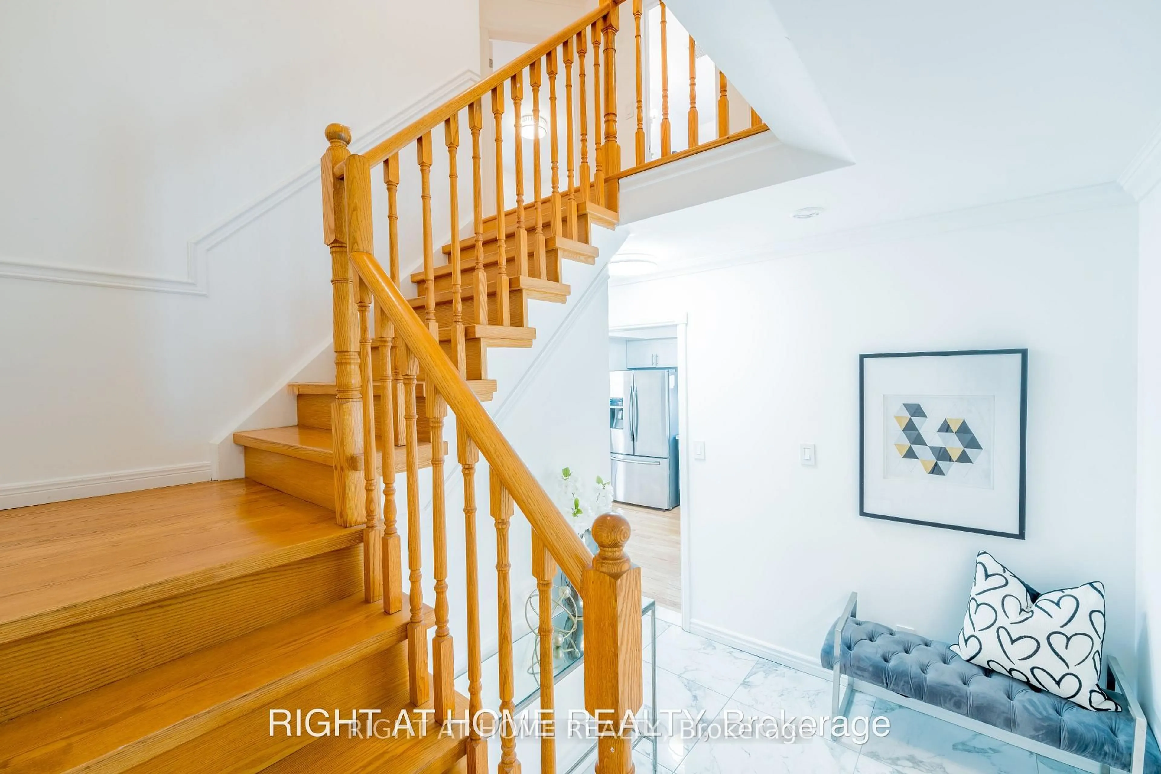 Stairs for 160 Overbank Dr, Oshawa Ontario L1J 7Y5