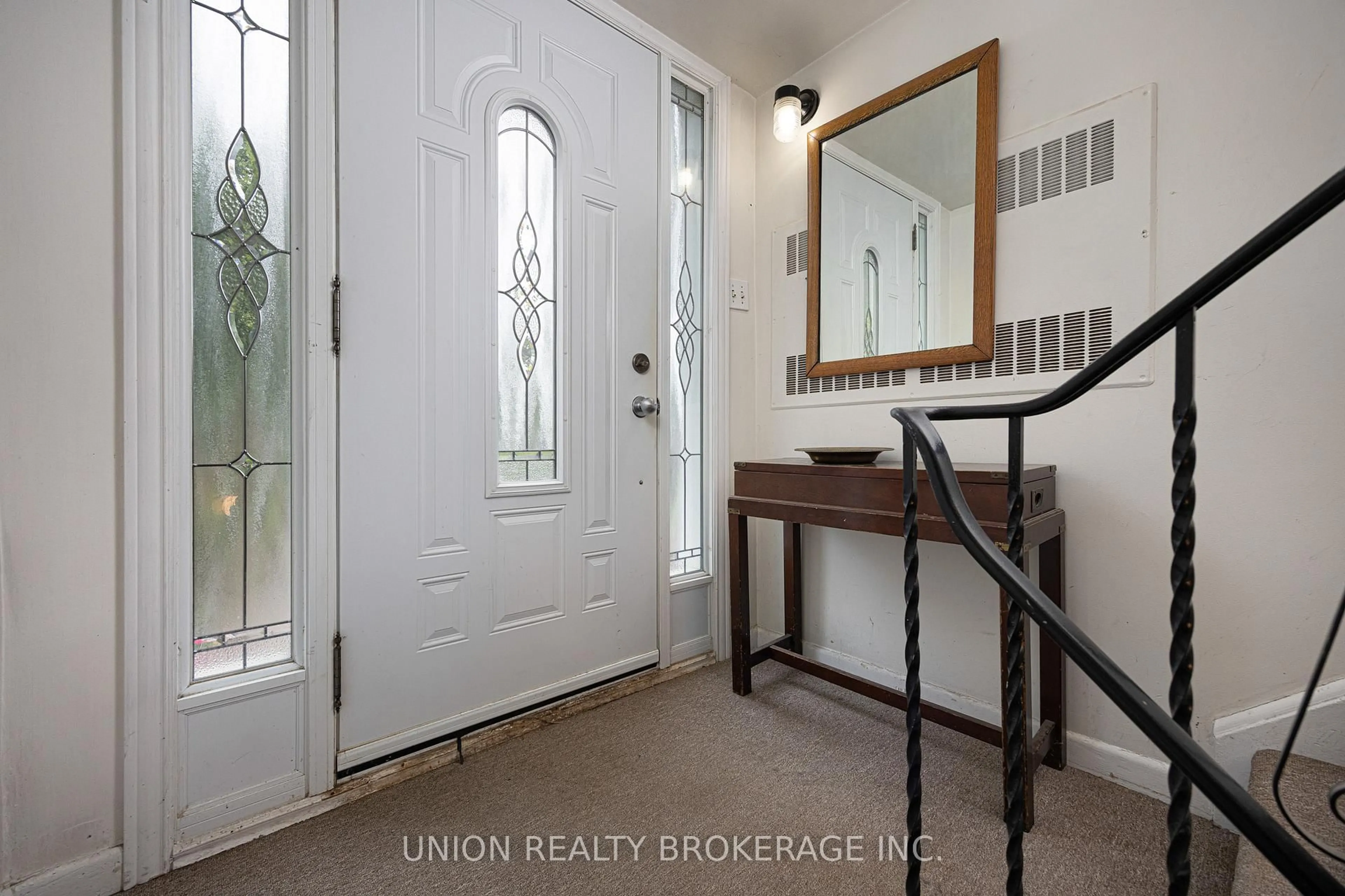 Indoor entryway for 7 Norwood Rd, Toronto Ontario M4E 2R9