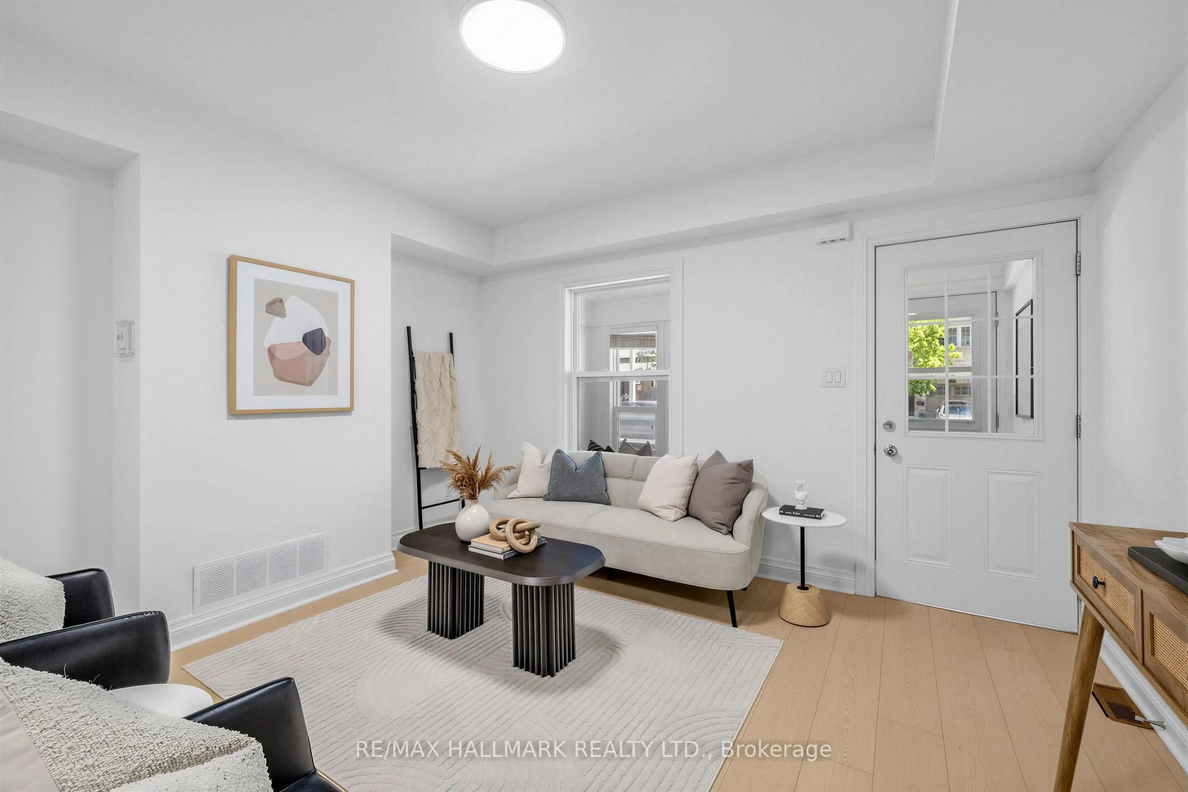 Living room with furniture, unknown for 1292 Woodbine Ave, Toronto Ontario M4C 4E7