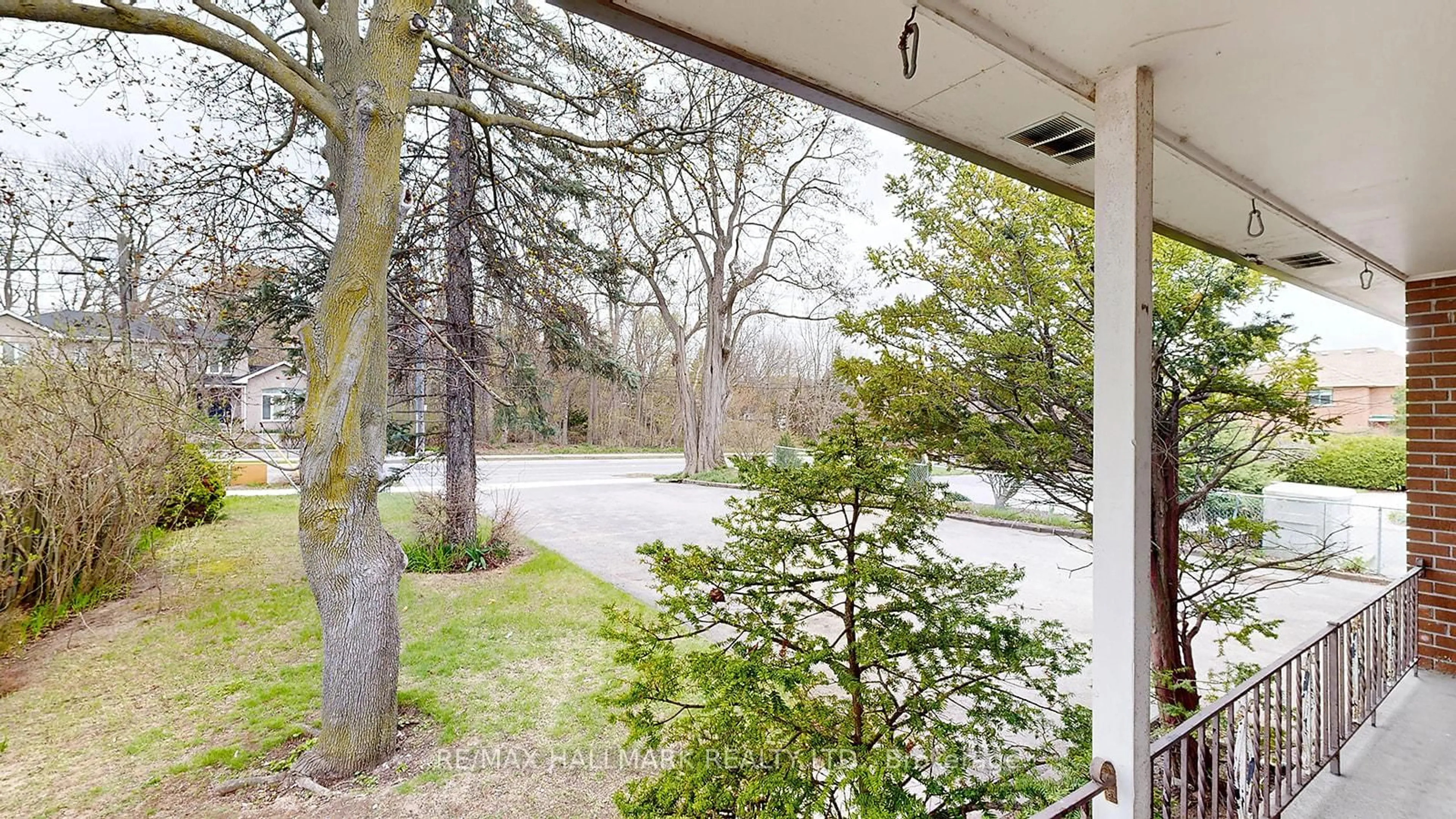 Patio, forest/trees view for 6197 Kingston Rd, Toronto Ontario M1C 1L1