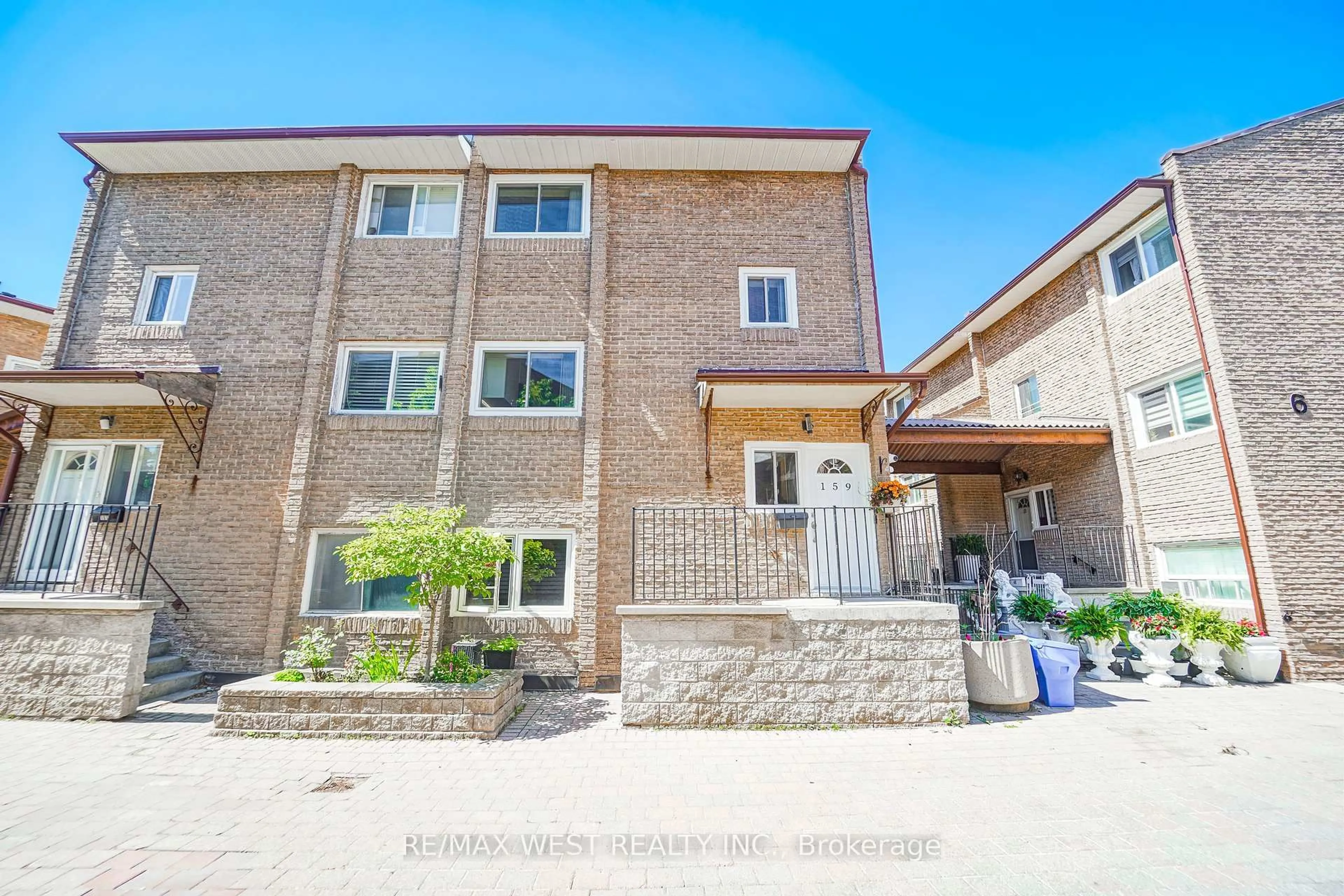 Home with brick exterior material, street for 50 Scarborough Golf Club Rd #159, Toronto Ontario M1M 3T5