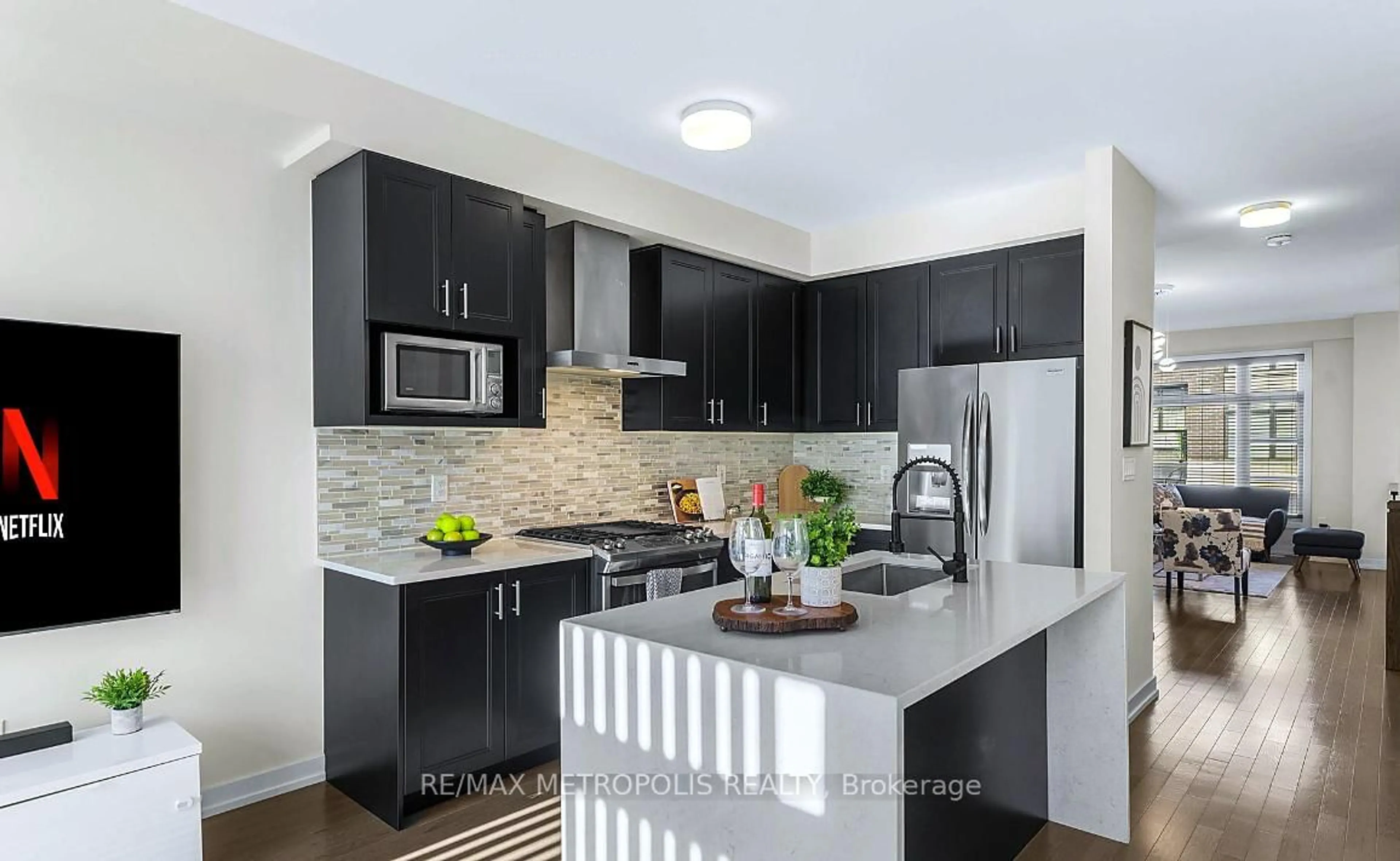 Contemporary kitchen, unknown for 2521 Castlegate Crossing, Pickering Ontario L1X 0H7