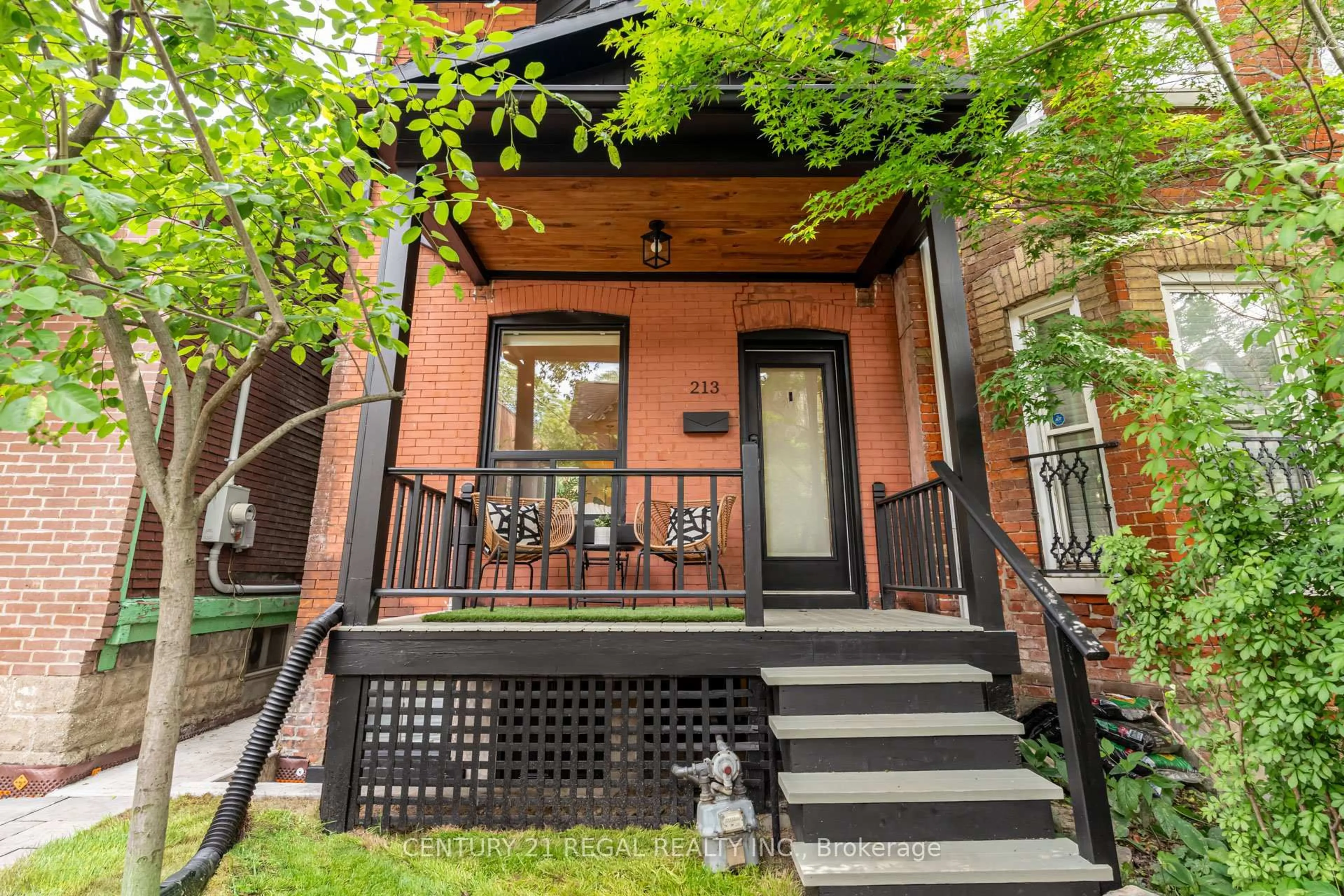Unknown for 213 Boulton Ave, Toronto Ontario M4M 2J8