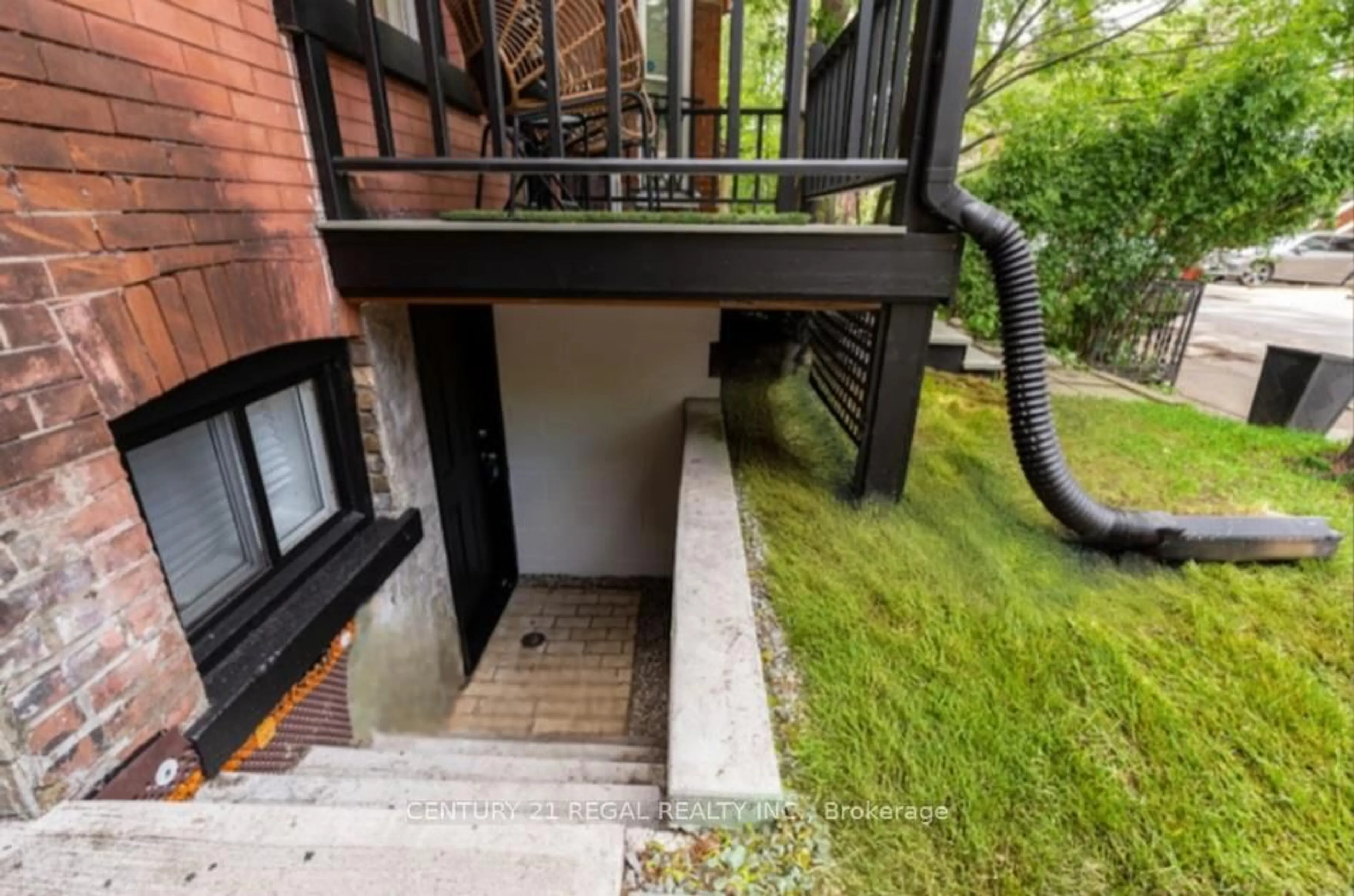 Patio, street for 213 Boulton Ave, Toronto Ontario M4M 2J8