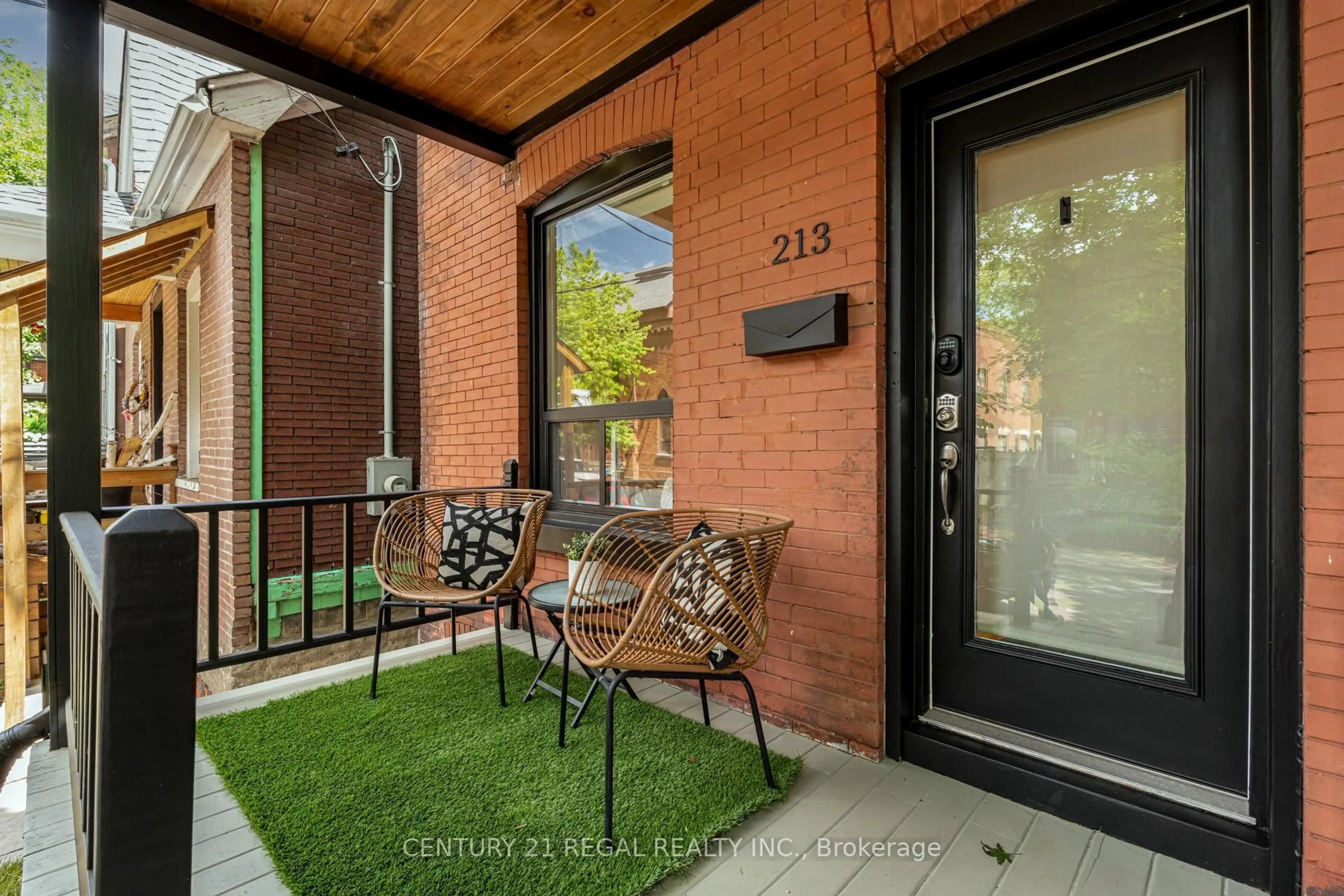 Unknown for 213 Boulton Ave, Toronto Ontario M4M 2J8