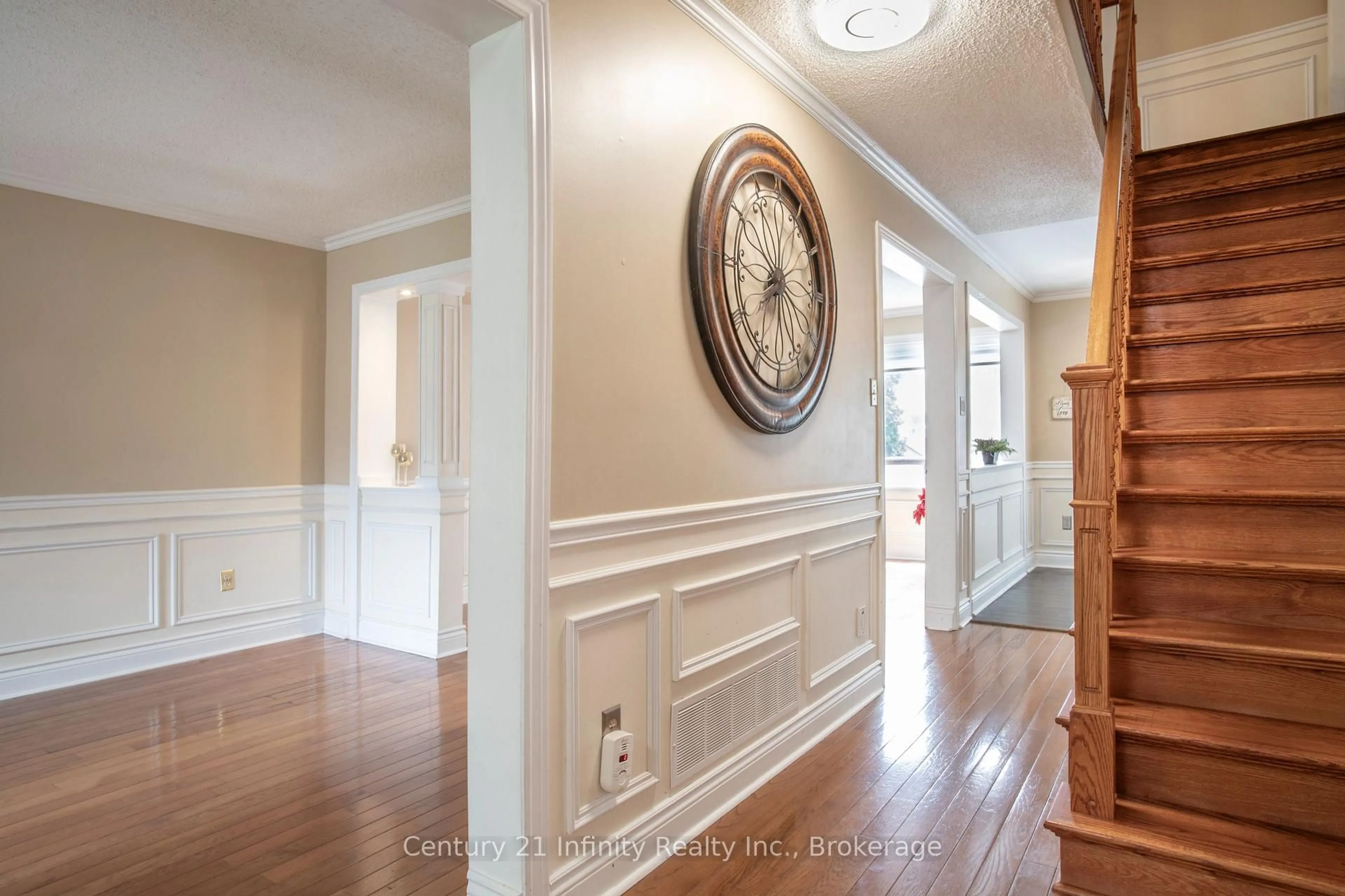 Indoor entryway for 1144 Thimbleberry Circ, Oshawa Ontario L1K 2H1