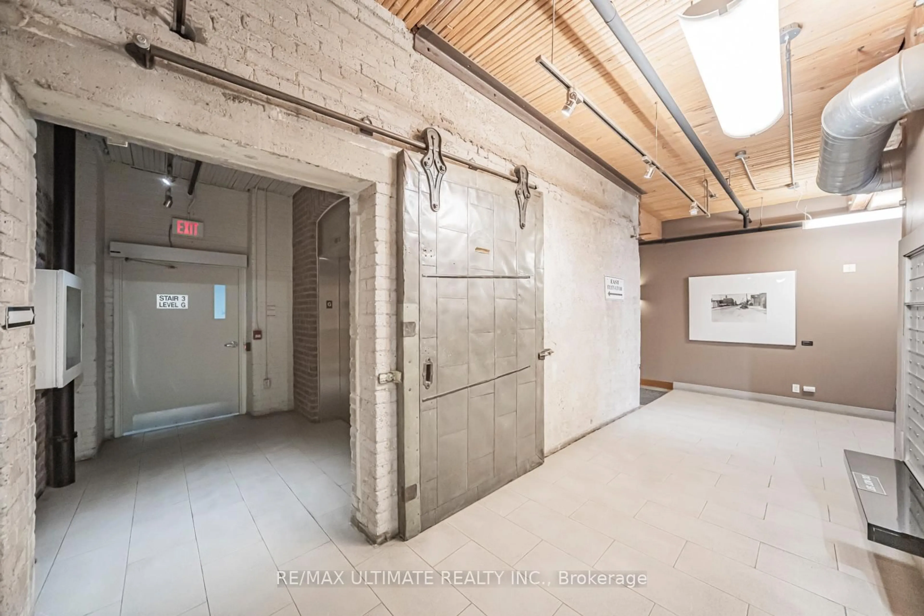 Indoor foyer for 68 Broadview Ave #523, Toronto Ontario M4M 2E6