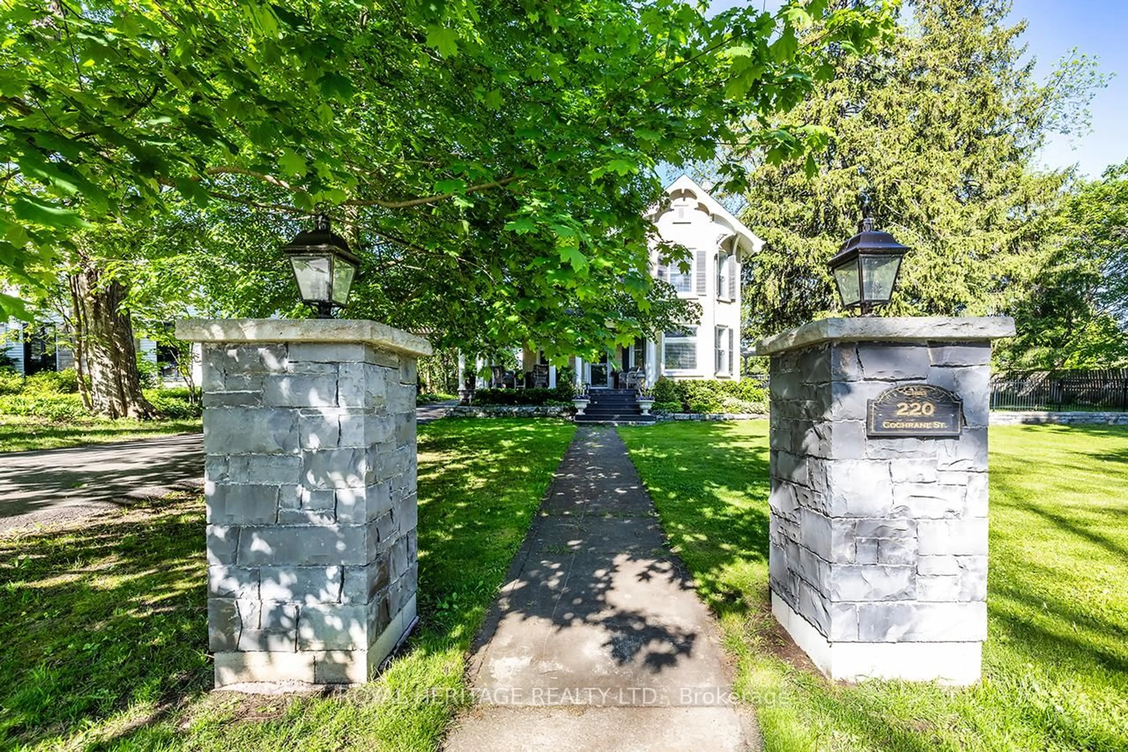 A pic from outside/outdoor area/front of a property/back of a property/a pic from drone, street for 220 Cochrane St, Scugog Ontario L9L 1M1