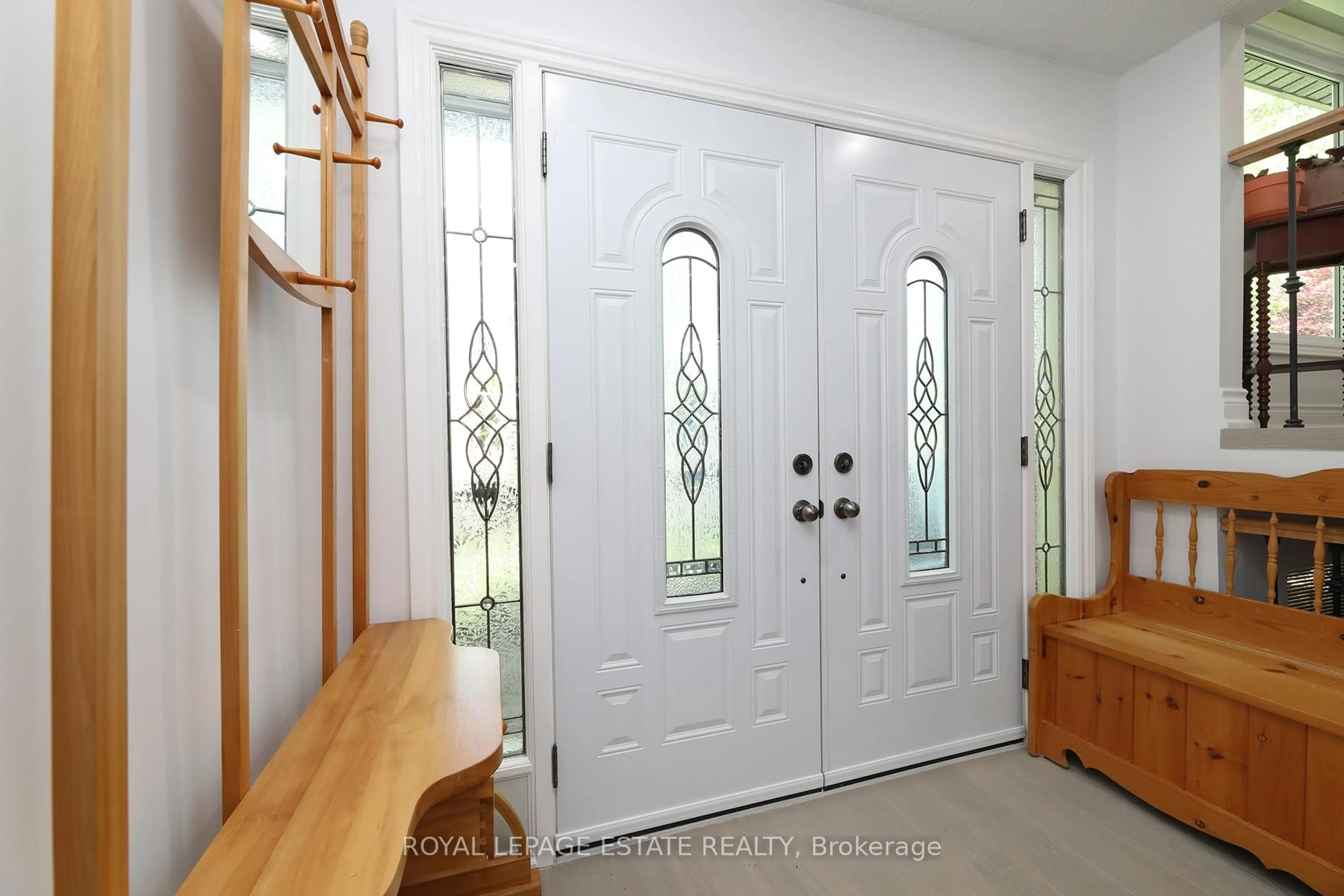 Indoor entryway for 17 Jacob Dr, Whitby Ontario L1P 1A9