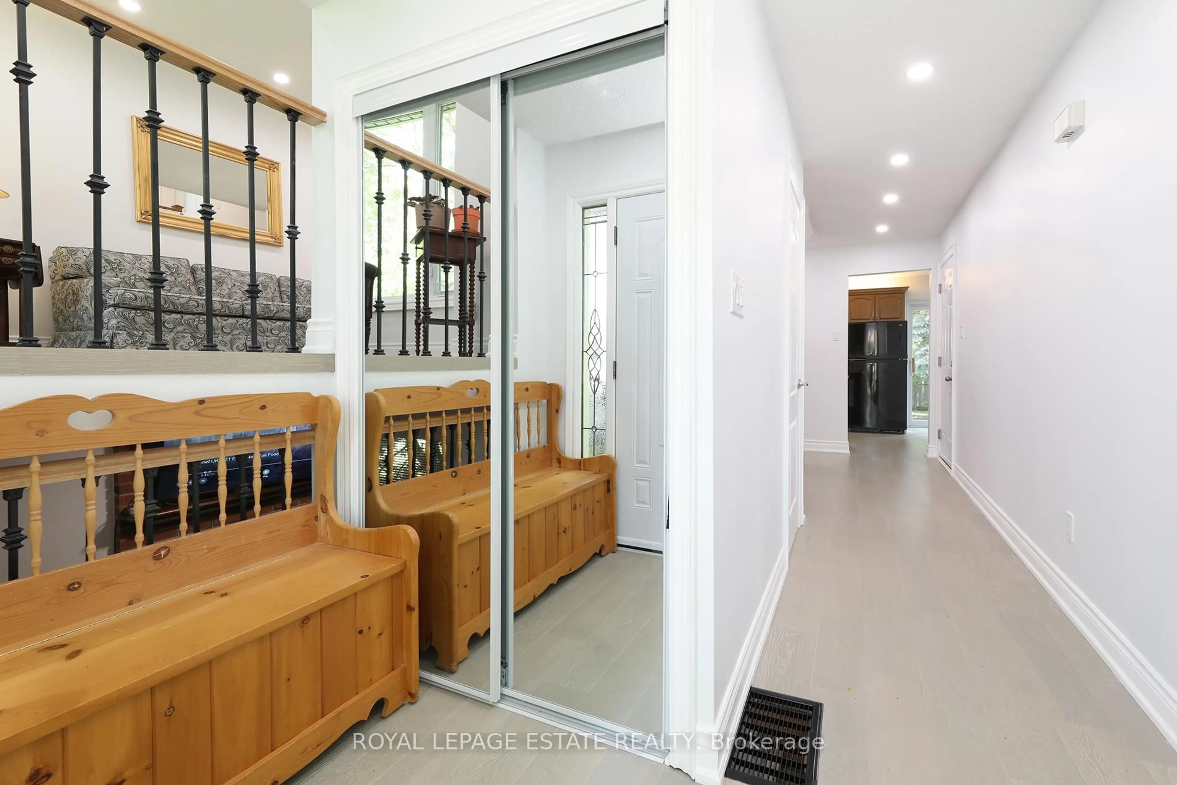 Indoor foyer for 17 Jacob Dr, Whitby Ontario L1P 1A9