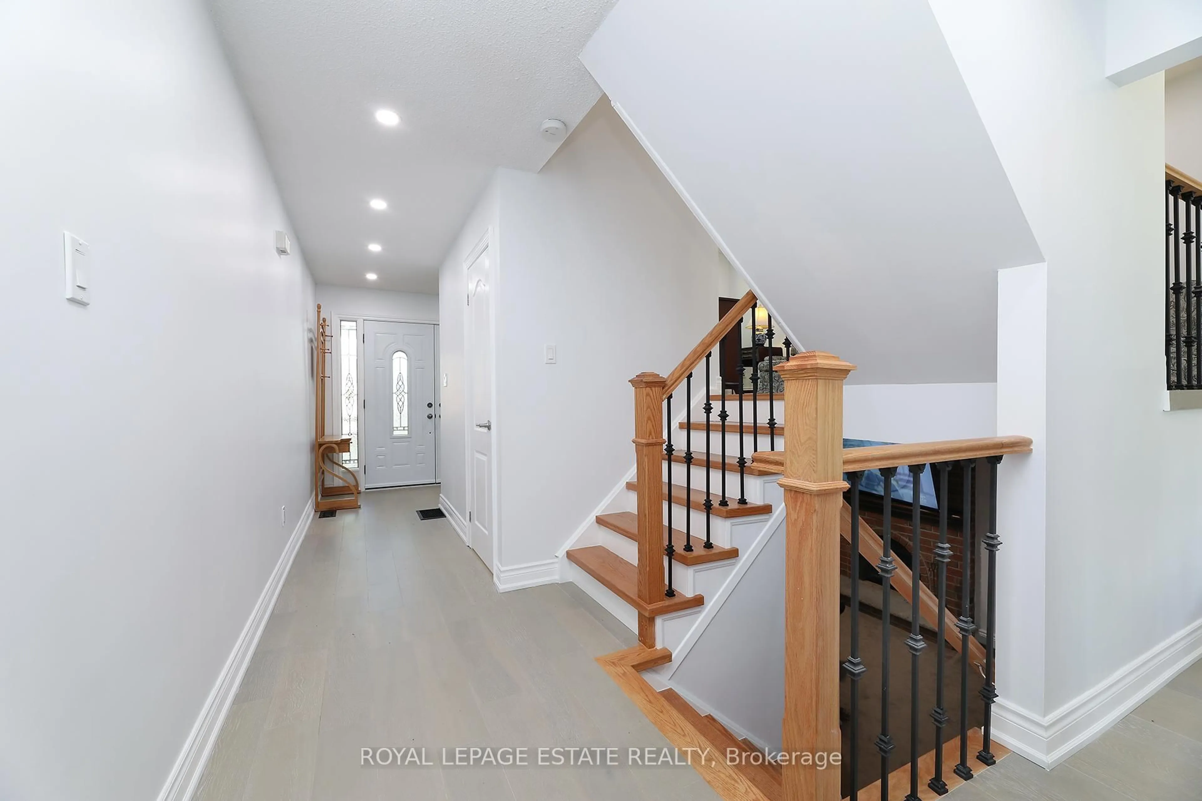 Unknown for 17 Jacob Dr, Whitby Ontario L1P 1A9