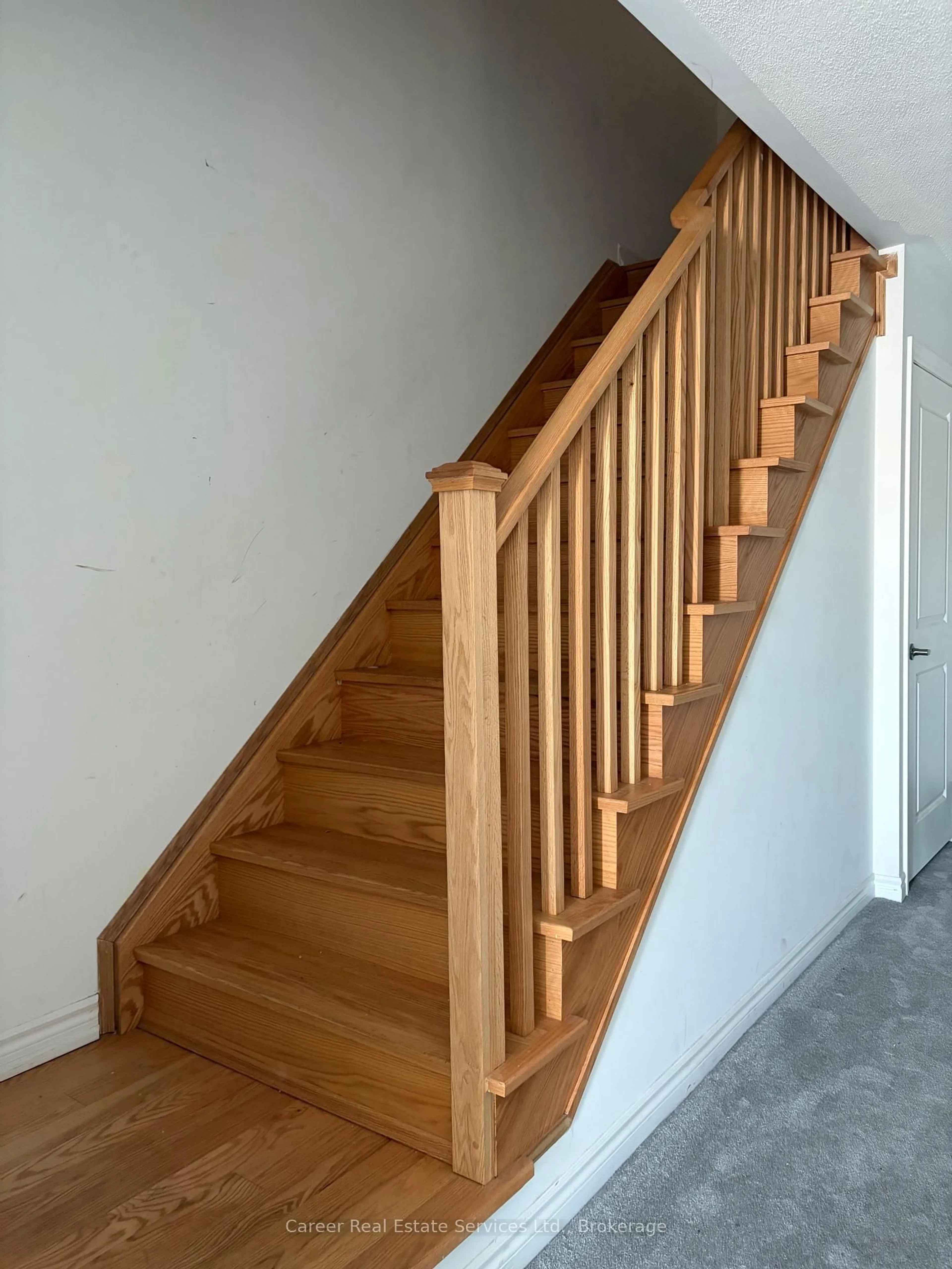 Stairs for 777 Chinook Path, Oshawa Ontario L1H 0A7