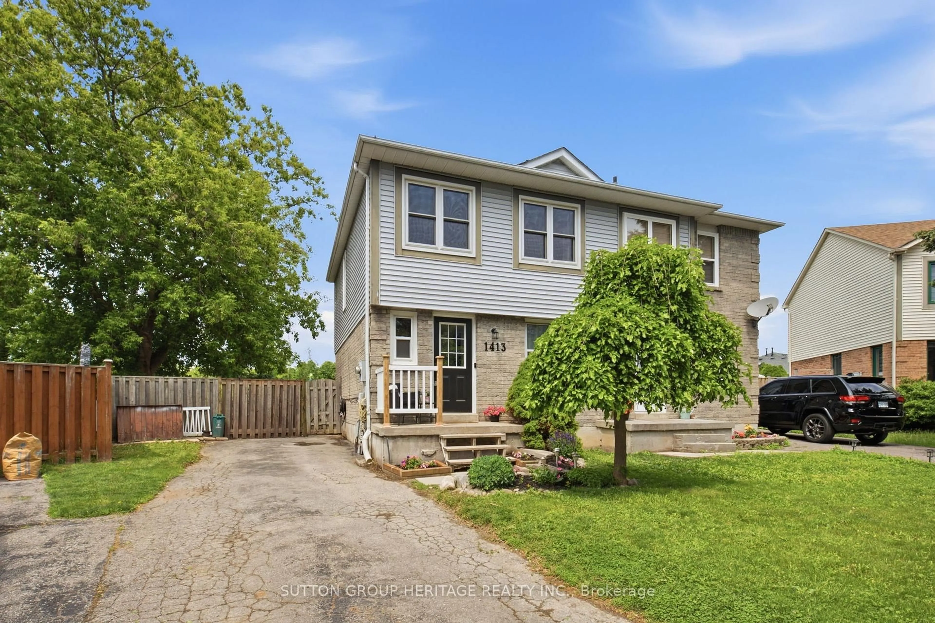 Home with vinyl exterior material, street for 1413 Beaverbrook Crt, Oshawa Ontario L1J 8L1