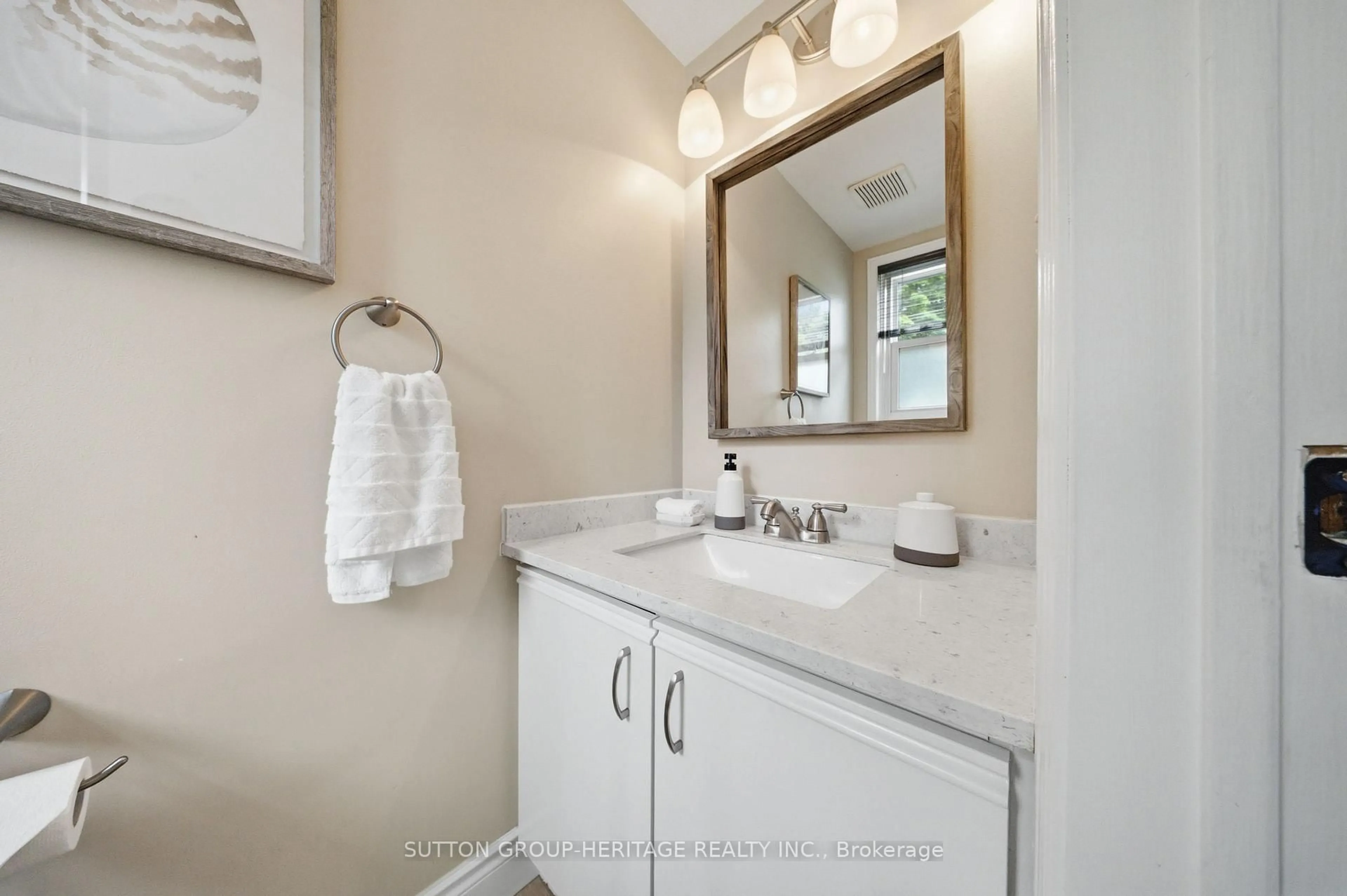 Standard bathroom, ceramic/tile floor for 1413 Beaverbrook Crt, Oshawa Ontario L1J 8L1