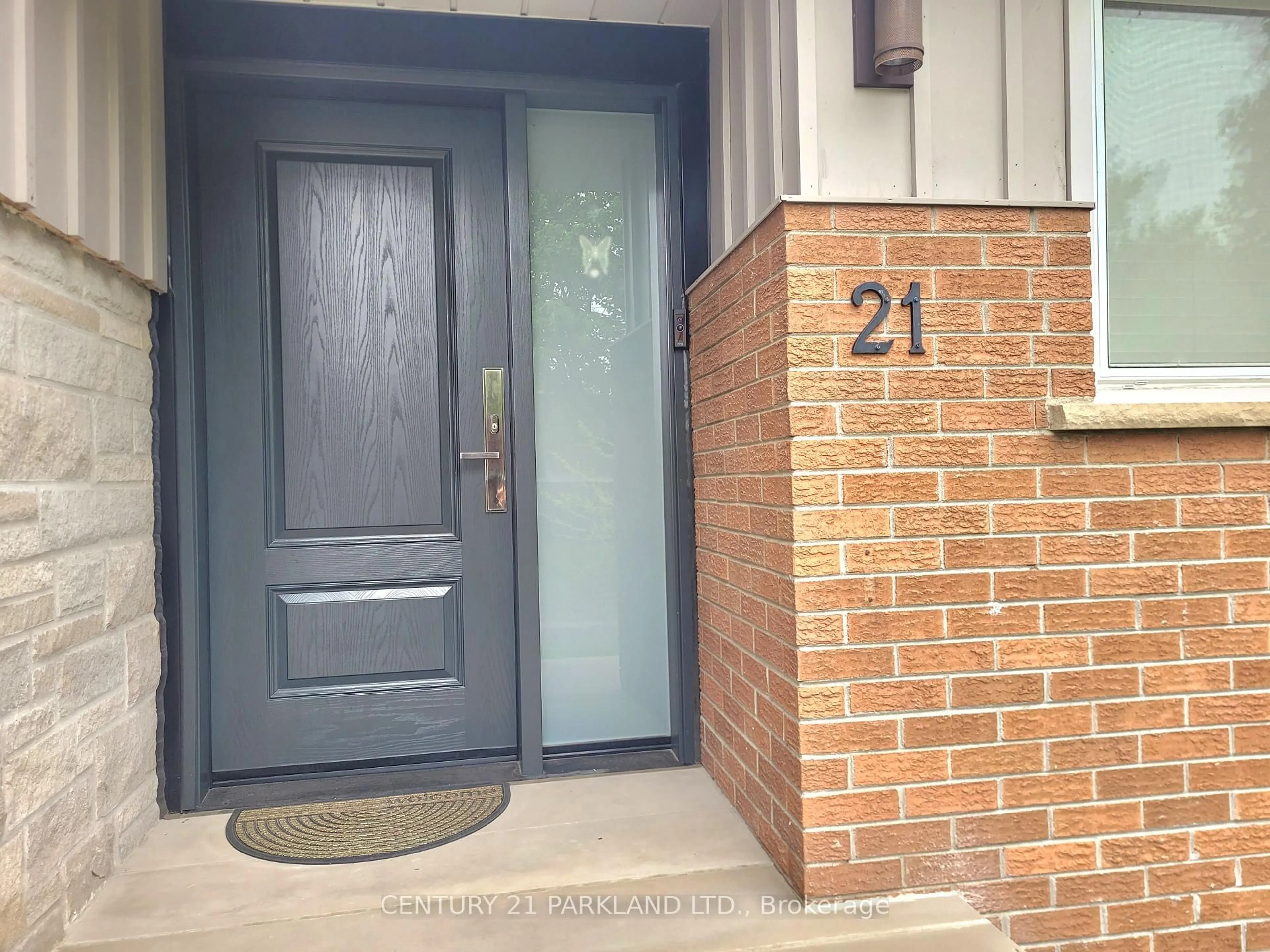 Indoor entryway for 21 Heda Crt, Whitby Ontario L1N 5Y9