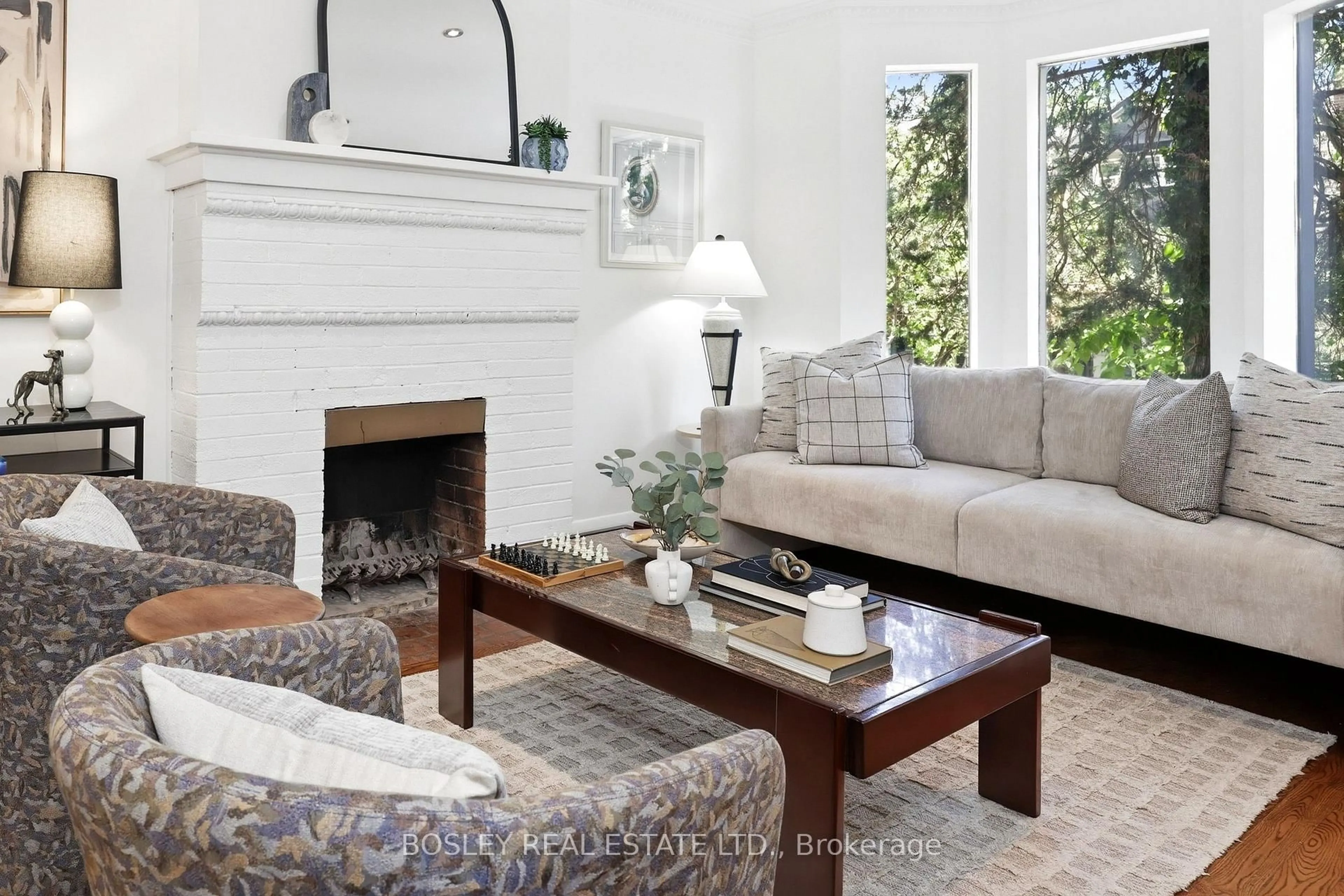 Living room with furniture, unknown for 34 Tennis Cres, Toronto Ontario M4K 1J3