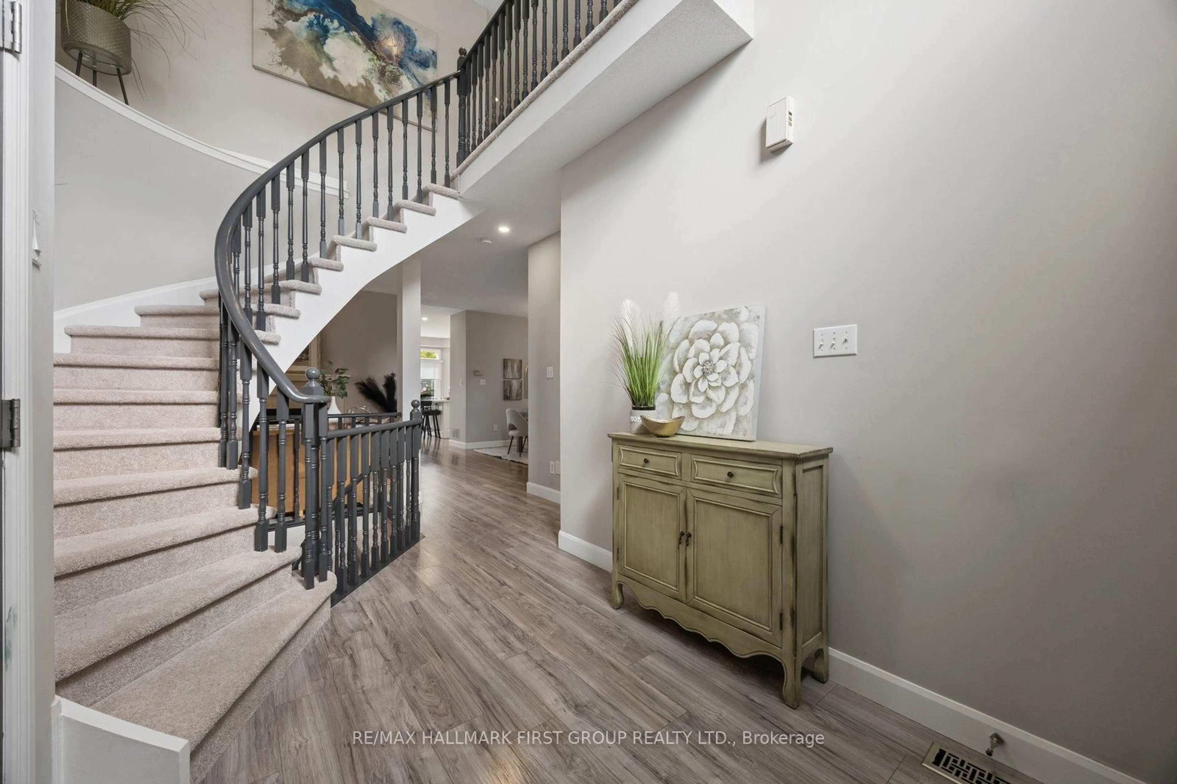 Indoor entryway for 472 Summerpark Cres, Pickering Ontario L1V 7A9