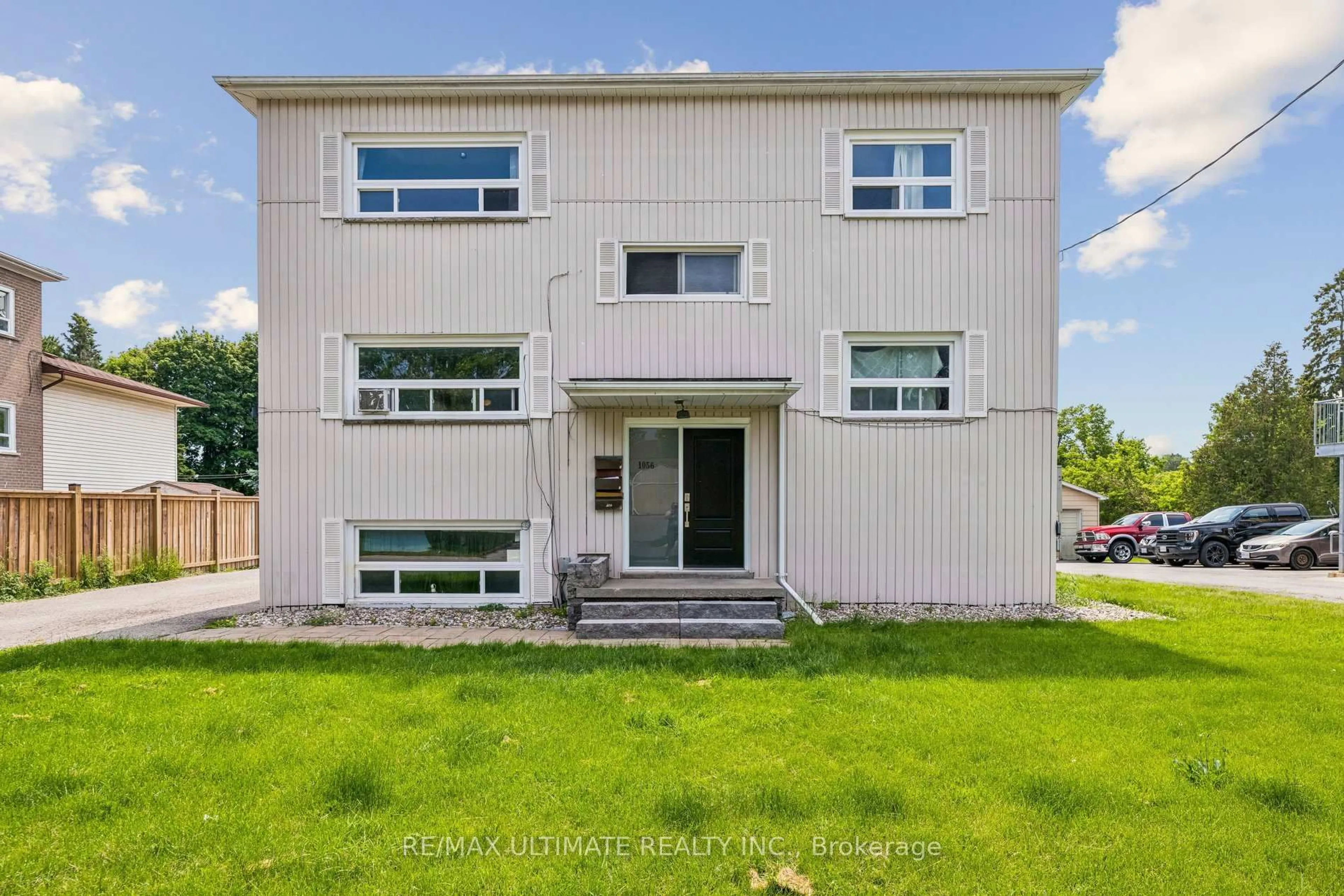Home with vinyl exterior material, building for 1056 Ravine Rd, Oshawa Ontario L1H 4C8