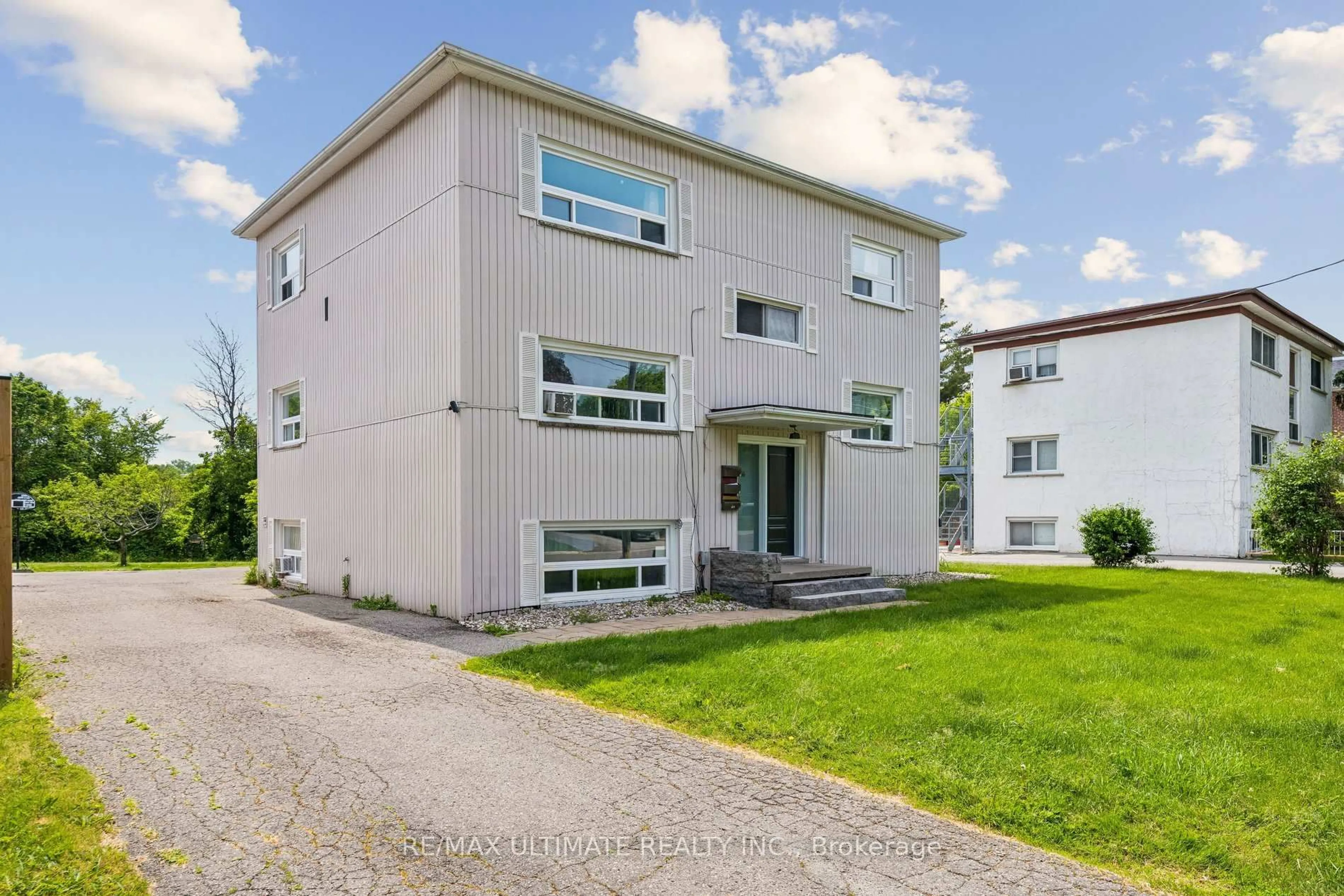 Unknown for 1056 Ravine Rd, Oshawa Ontario L1H 4C8