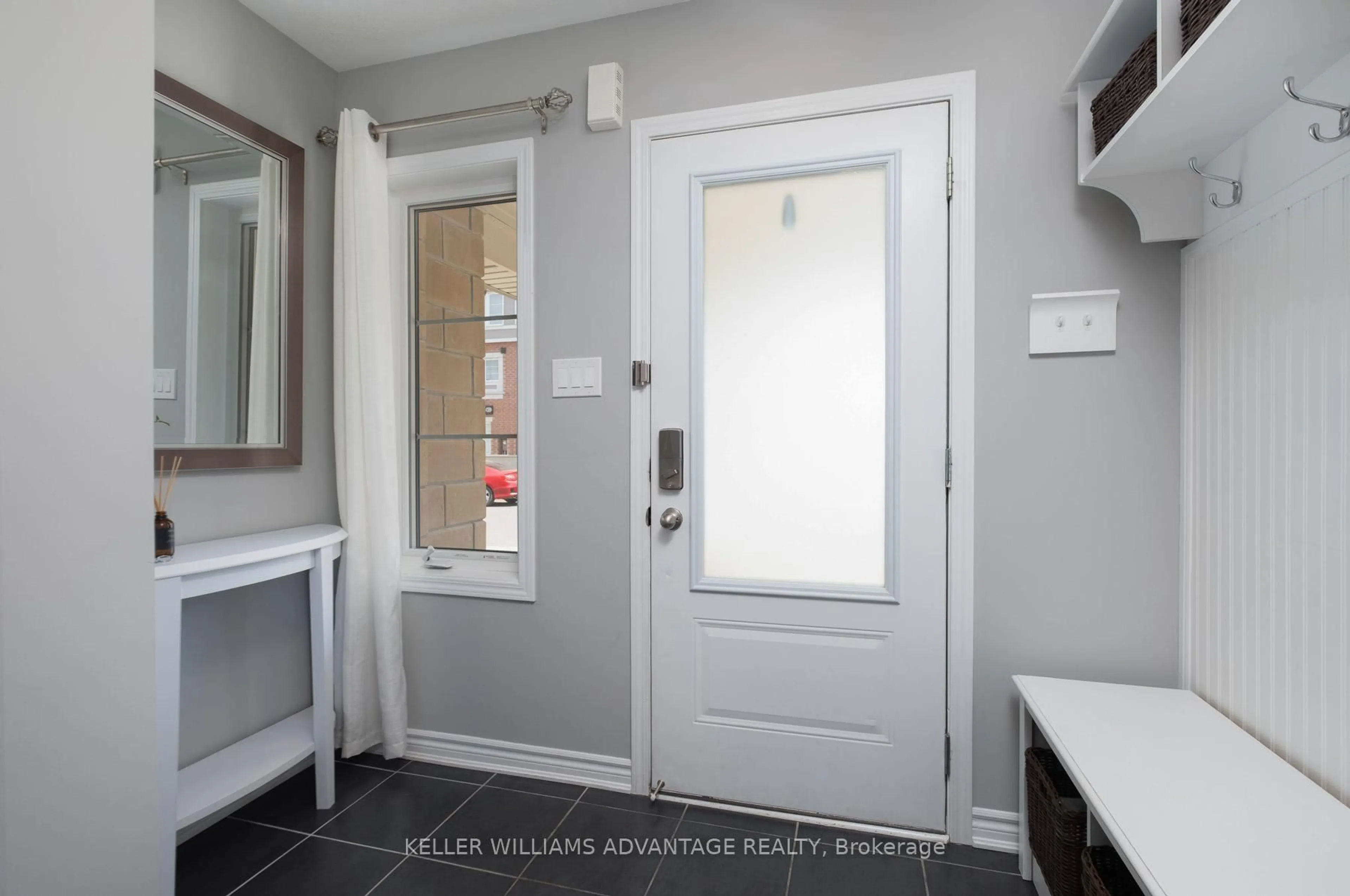 Indoor entryway for 98 Howe Ave, Toronto Ontario M1L 0J4