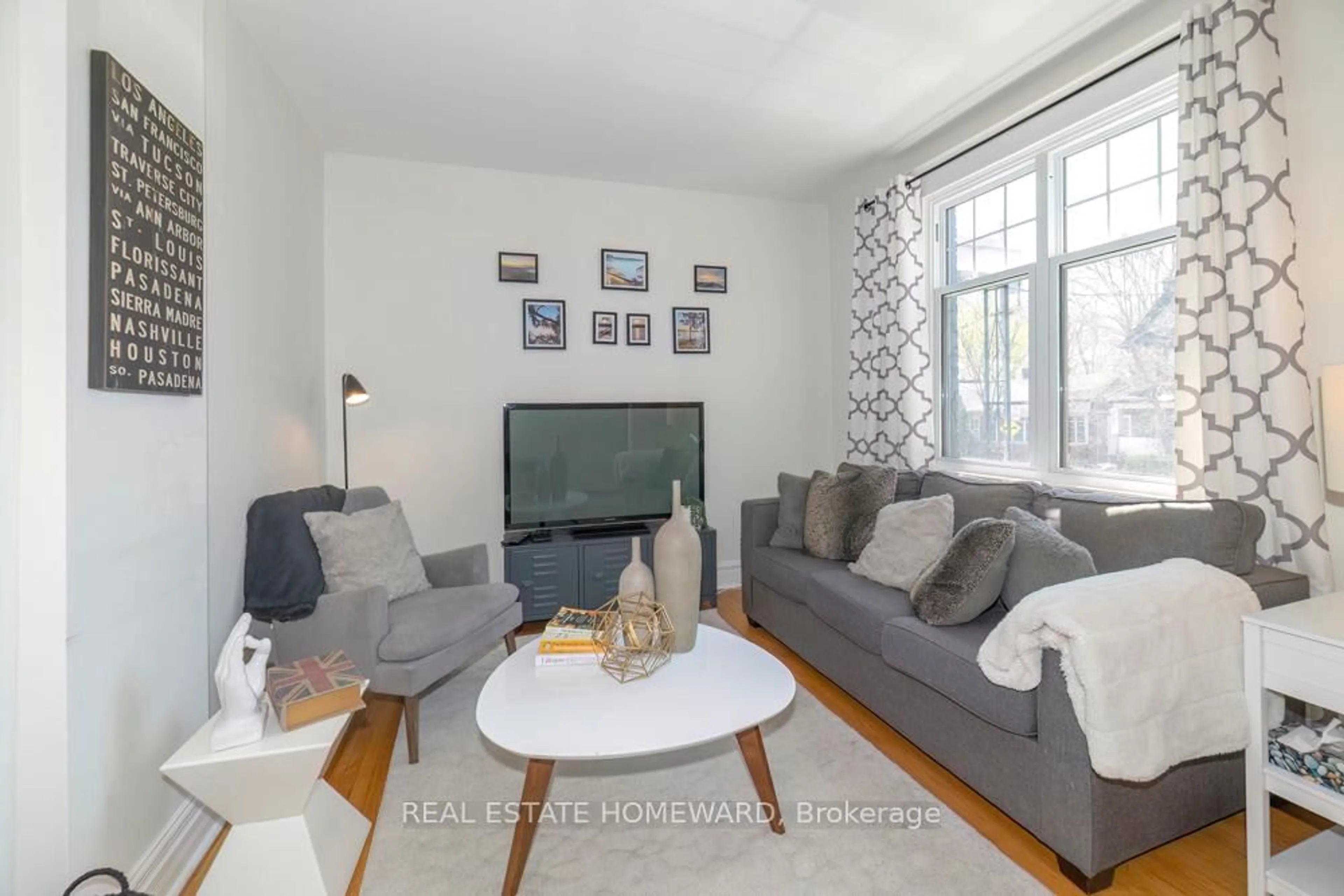 Living room with furniture, unknown for 55 Devon Rd, Toronto Ontario M4E 2J7