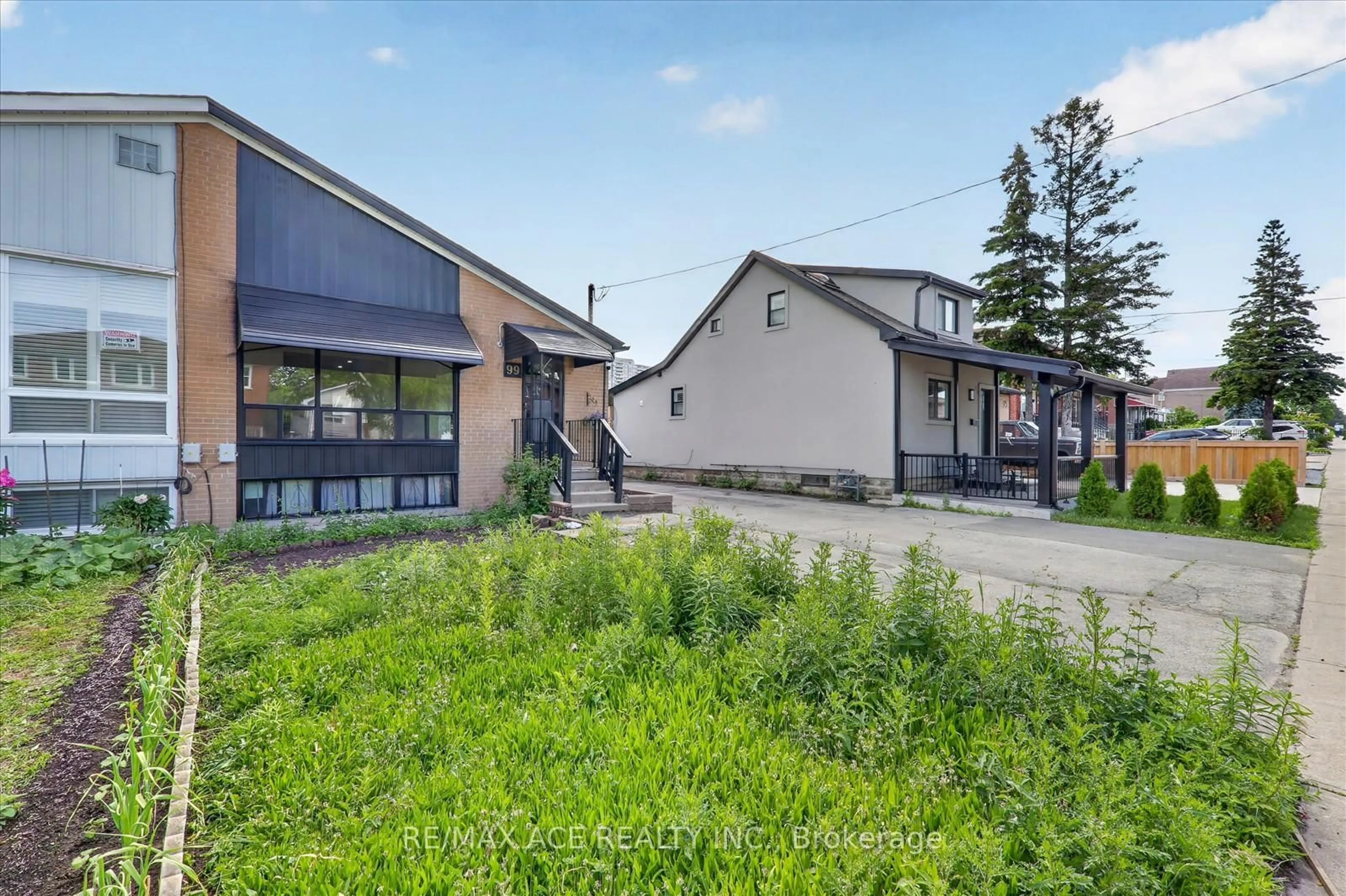 A pic from outside/outdoor area/front of a property/back of a property/a pic from drone, street for 99 Laurel Ave, Toronto Ontario M1K 3J8