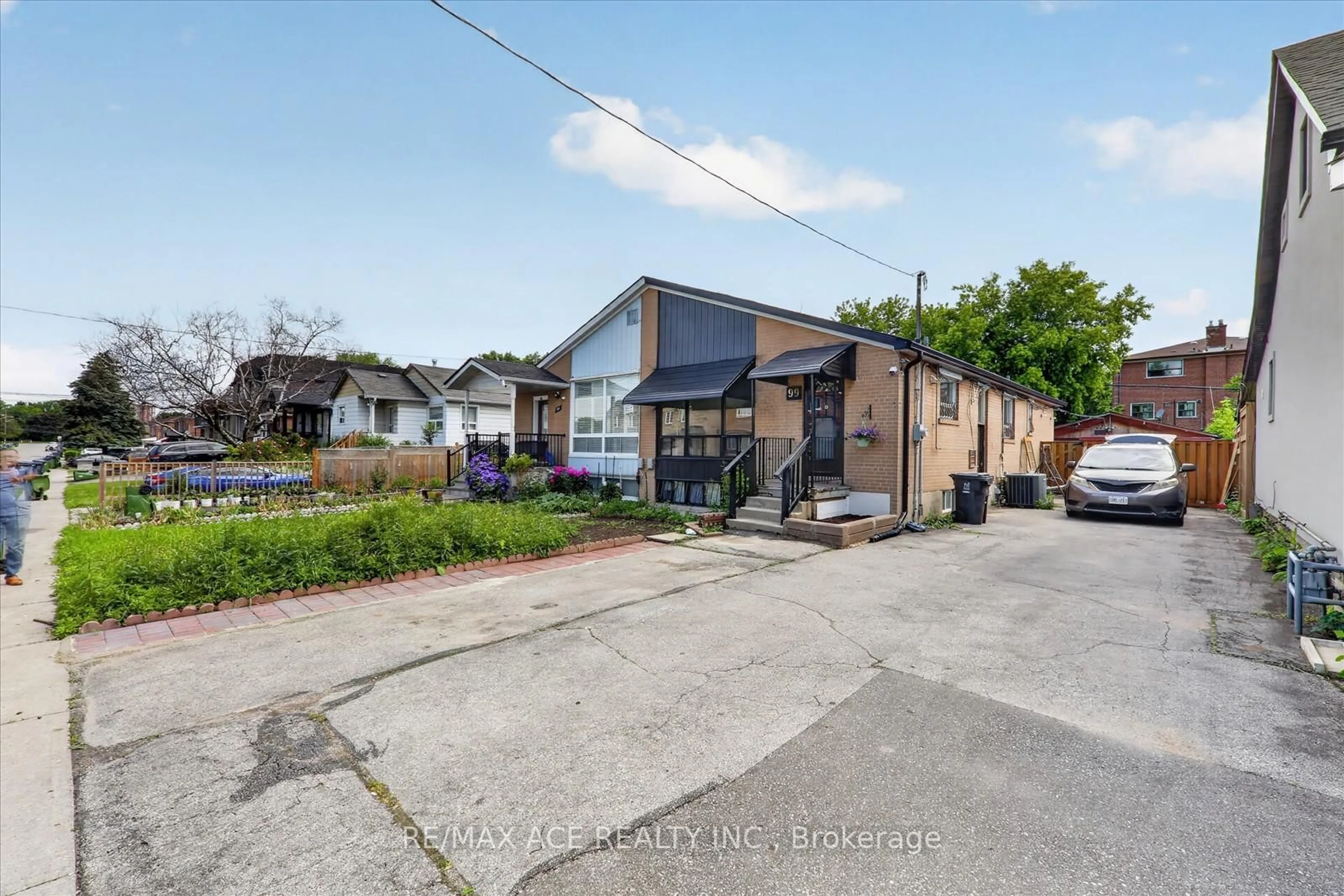A pic from outside/outdoor area/front of a property/back of a property/a pic from drone, street for 99 Laurel Ave, Toronto Ontario M1K 3J8