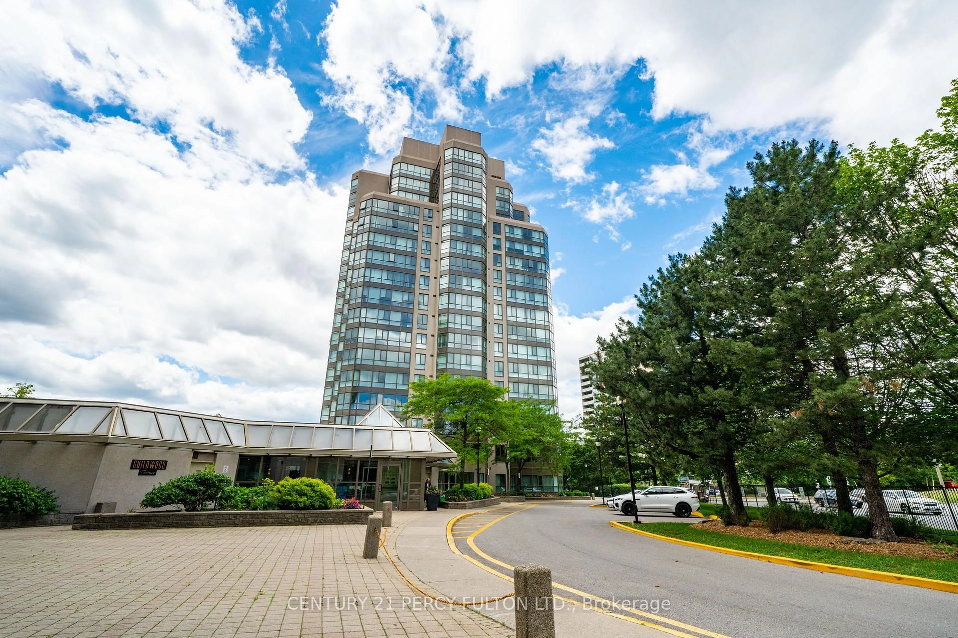 Indoor foyer for 3231 Eglinton Ave #206B, Toronto Ontario M1J 3N5