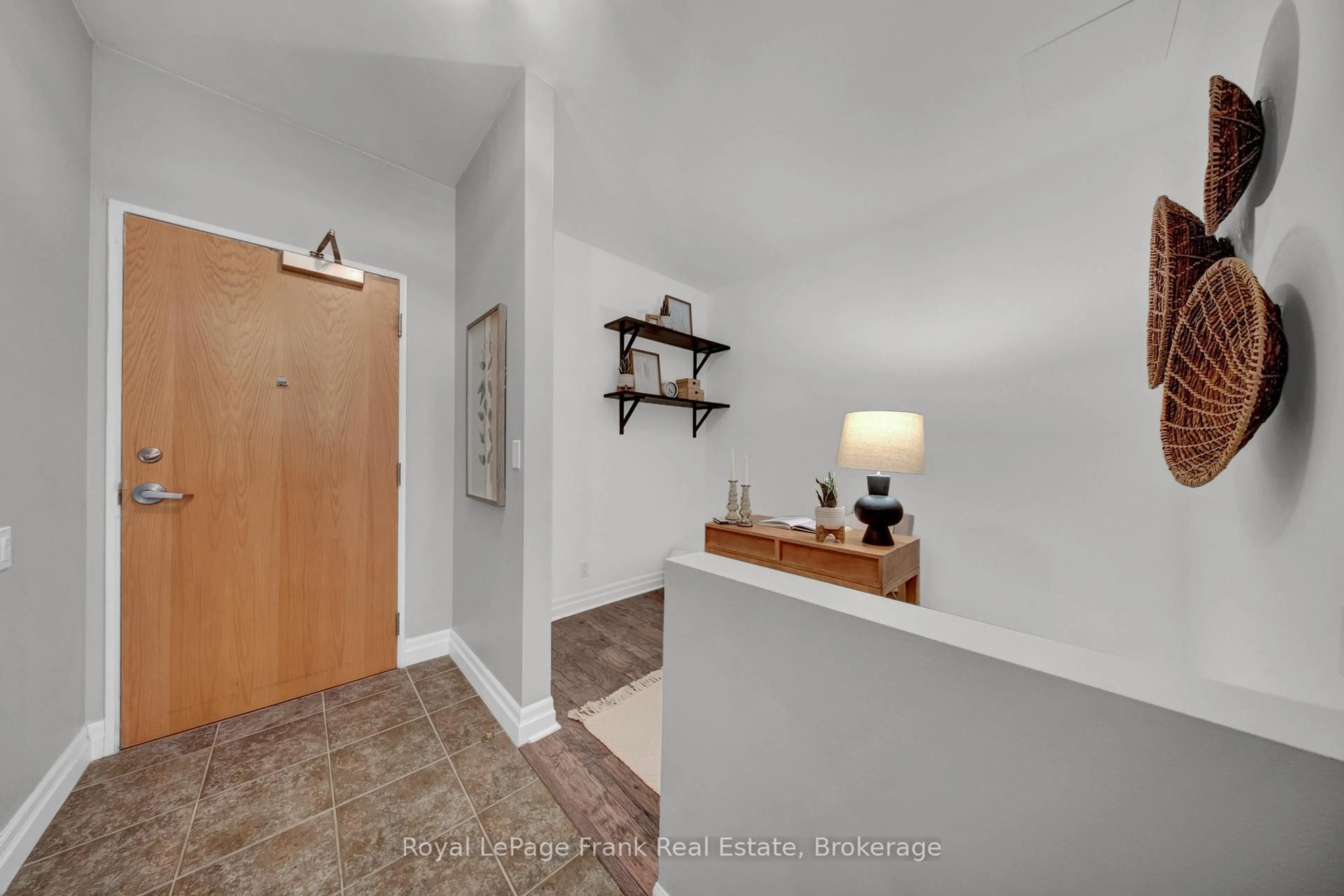 Indoor entryway for 44 Bond St #306, Oshawa Ontario L1G 6R2