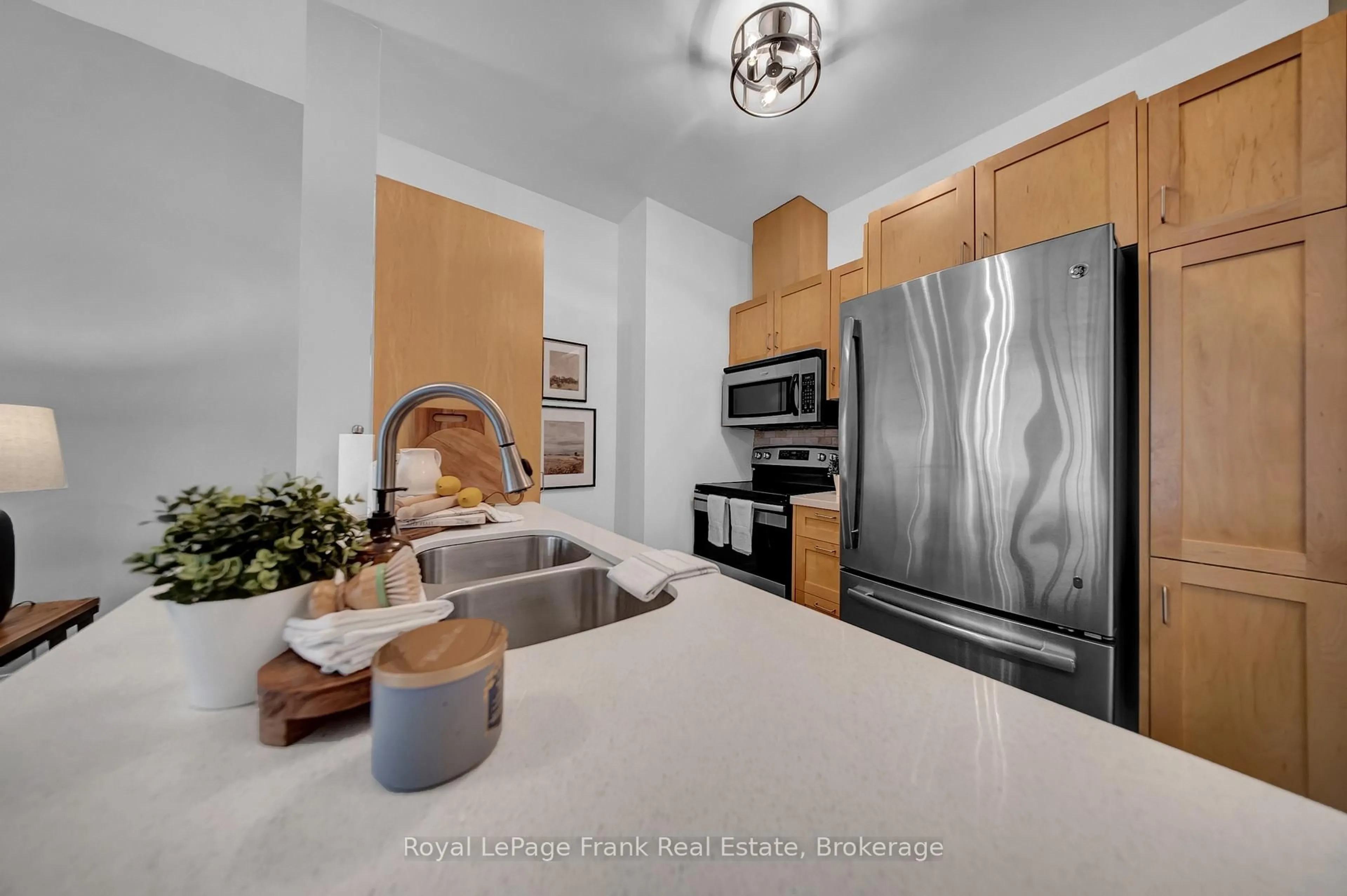 Unknown for 44 Bond St #306, Oshawa Ontario L1G 6R2