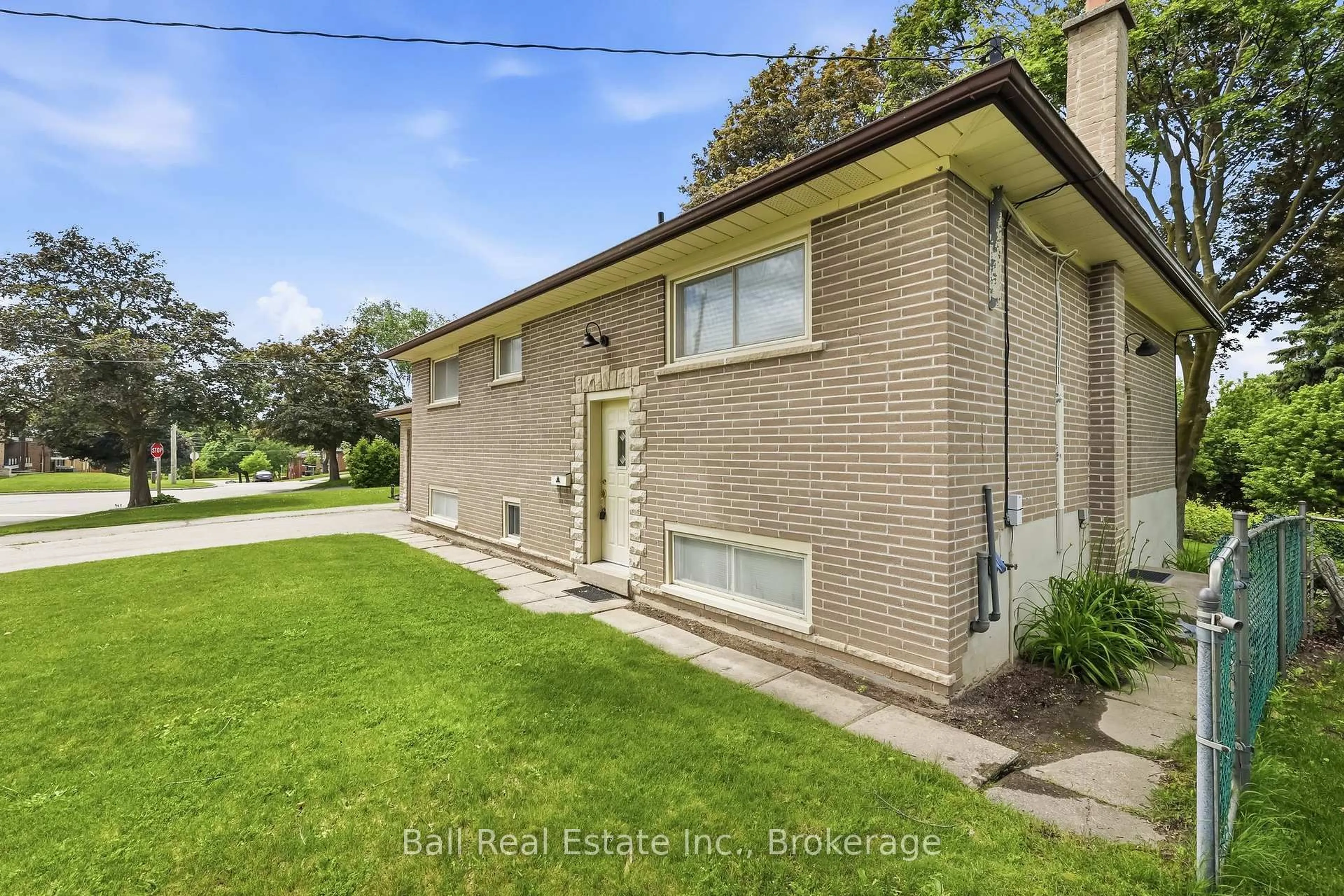 Home with brick exterior material, street for 614 Lansdowne Dr, Oshawa Ontario L1G 1W4